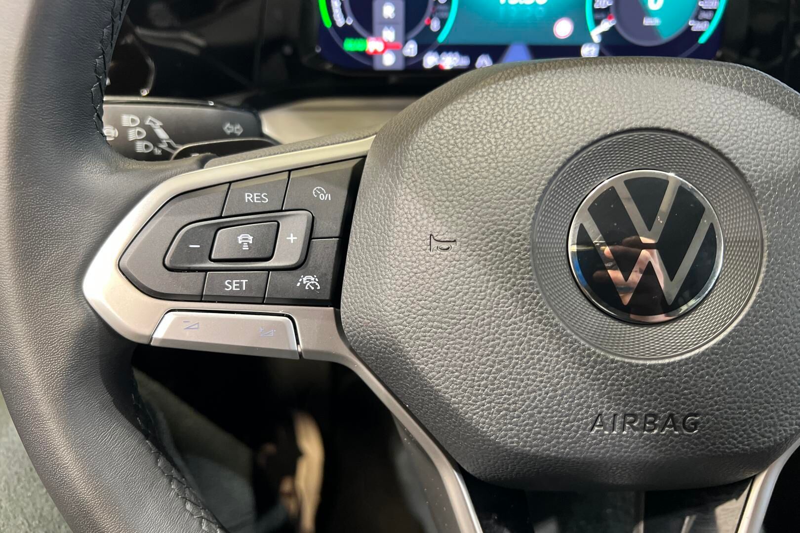 VOLKSWAGEN GOLF iso kuva 31