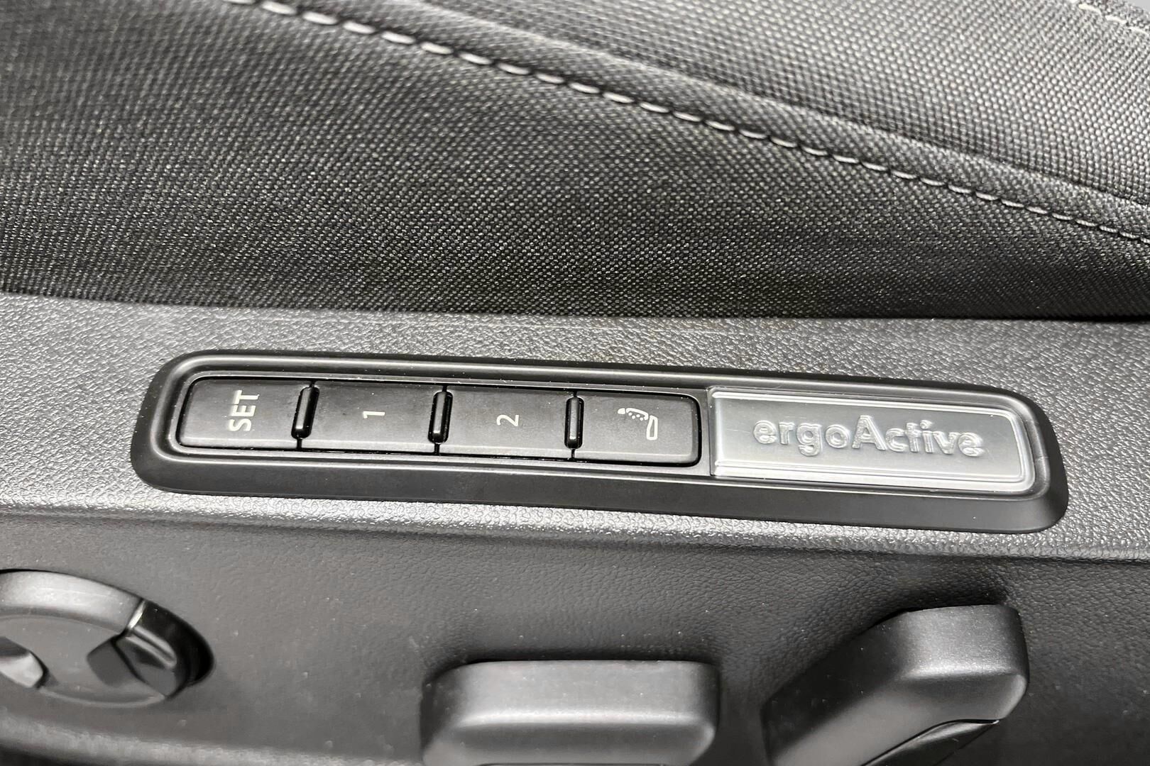 VOLKSWAGEN GOLF iso kuva 35