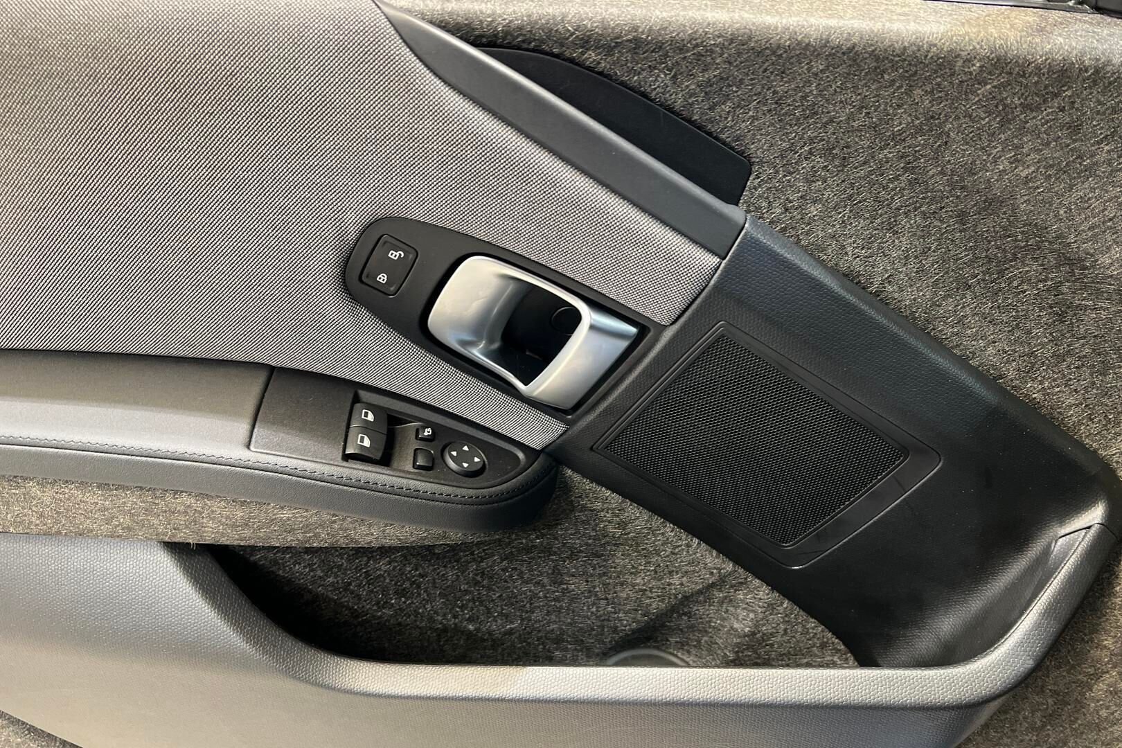 BMW I3S iso kuva 30