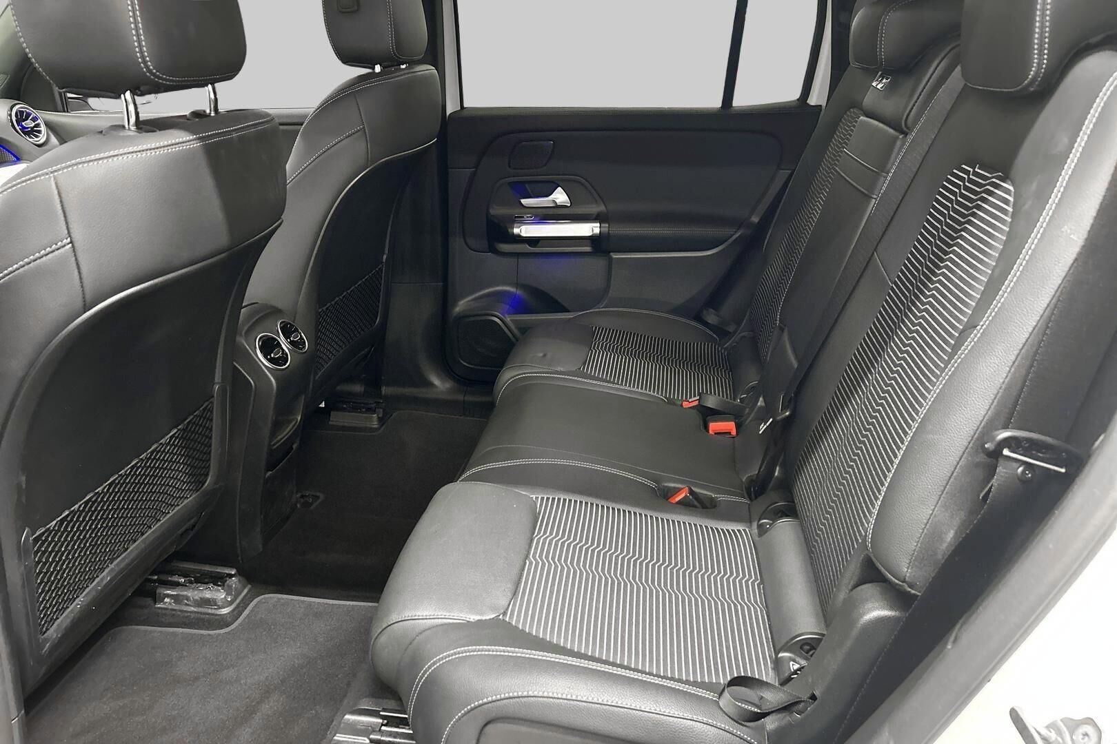 MERCEDES-BENZ EQB iso kuva 5