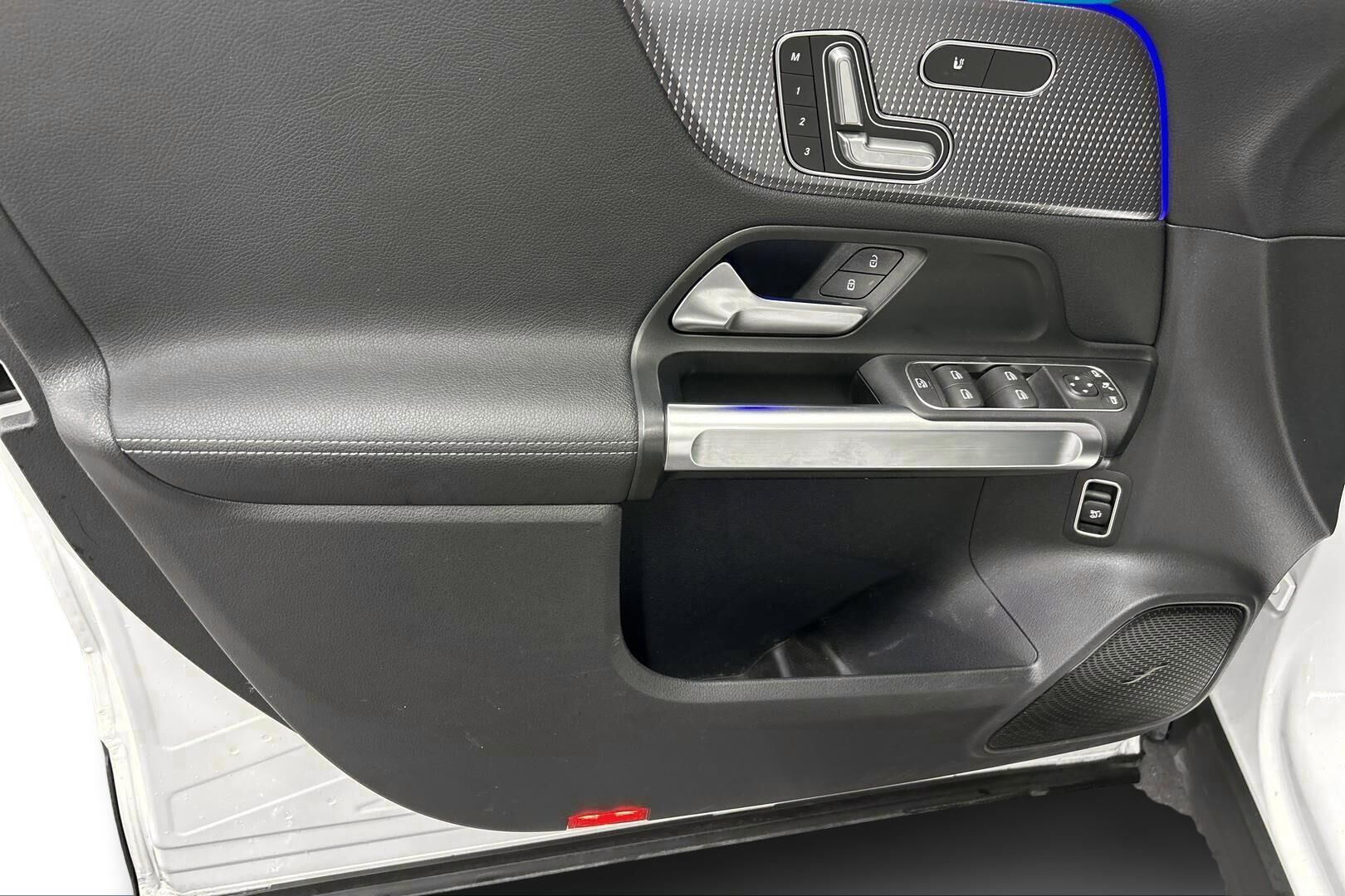 MERCEDES-BENZ EQB iso kuva 21