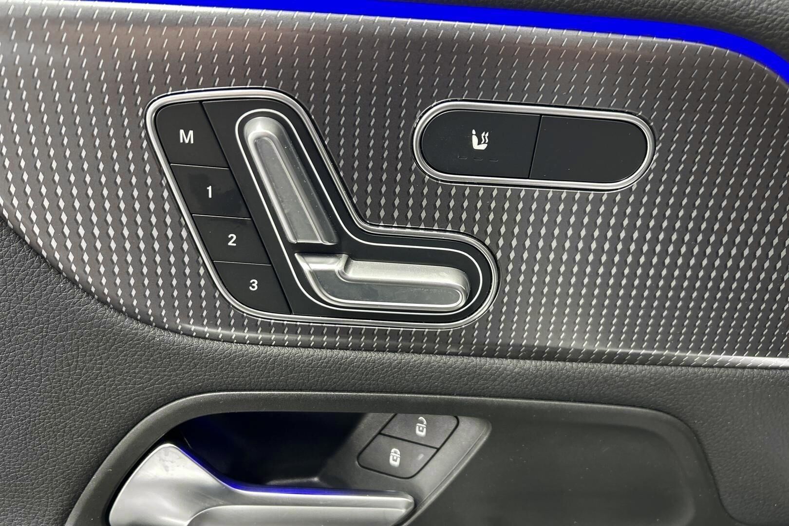 MERCEDES-BENZ EQB iso kuva 22