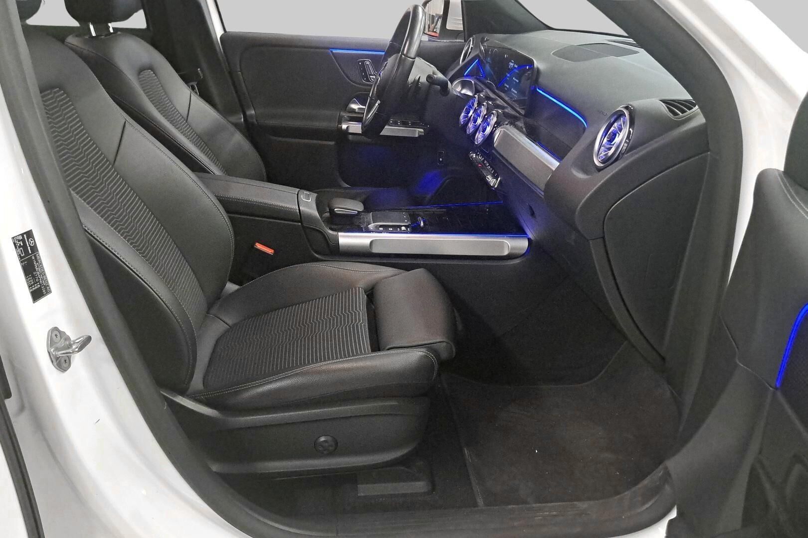 MERCEDES-BENZ EQB iso kuva 2