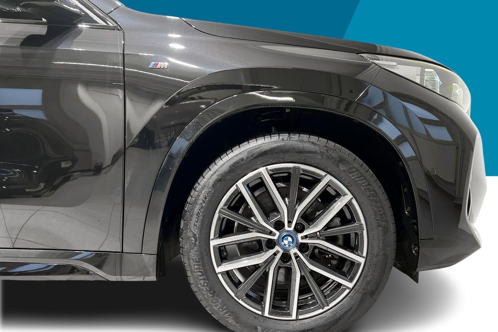 BMW IX1 iso kuva 13
