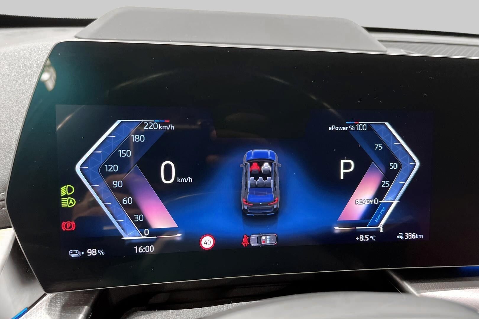 BMW IX1 iso kuva 14