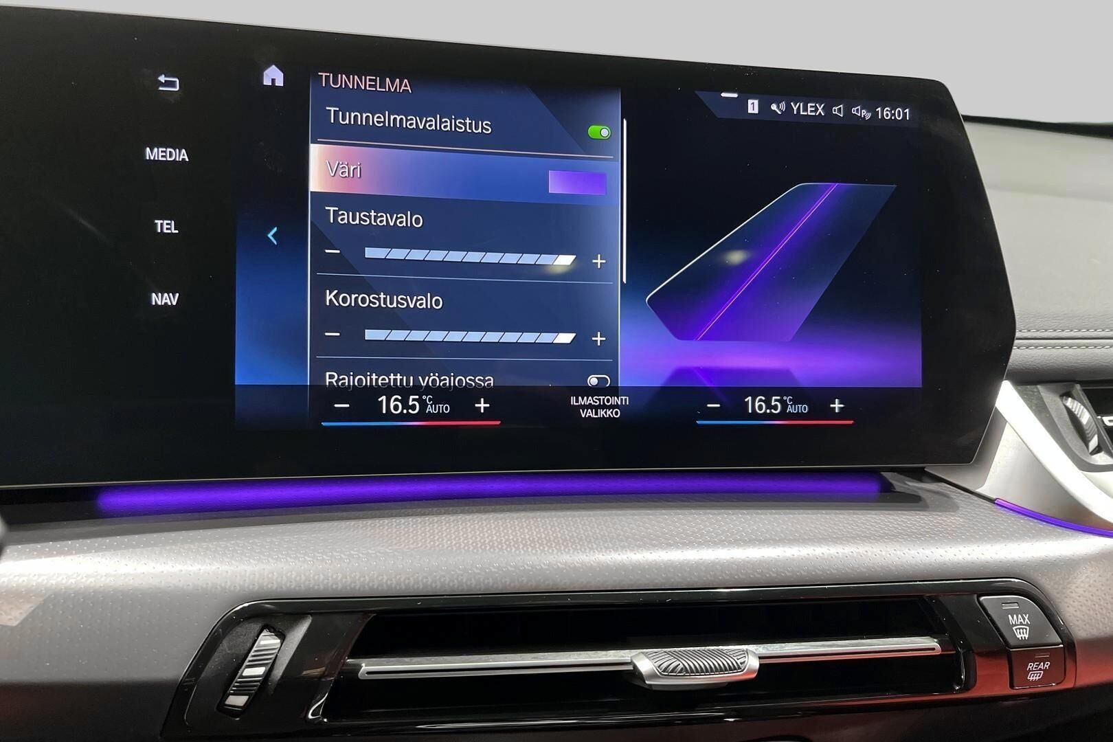 BMW IX1 iso kuva 20