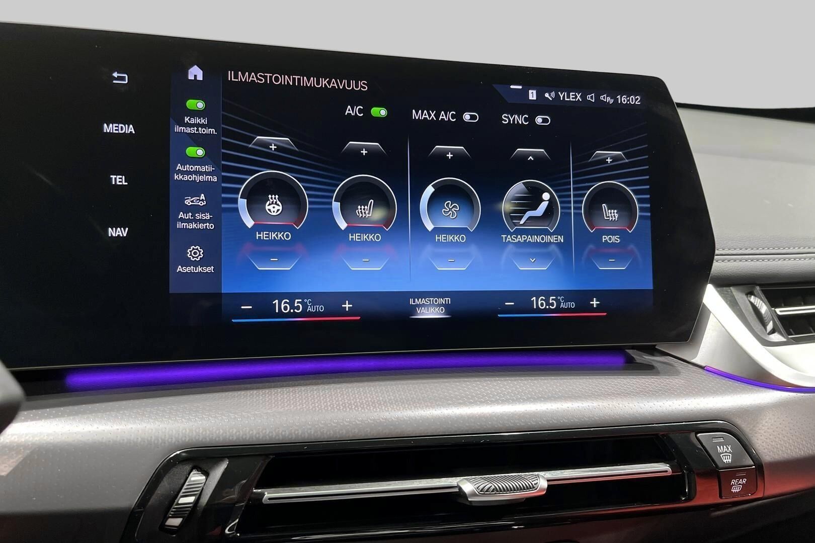 BMW IX1 iso kuva 39