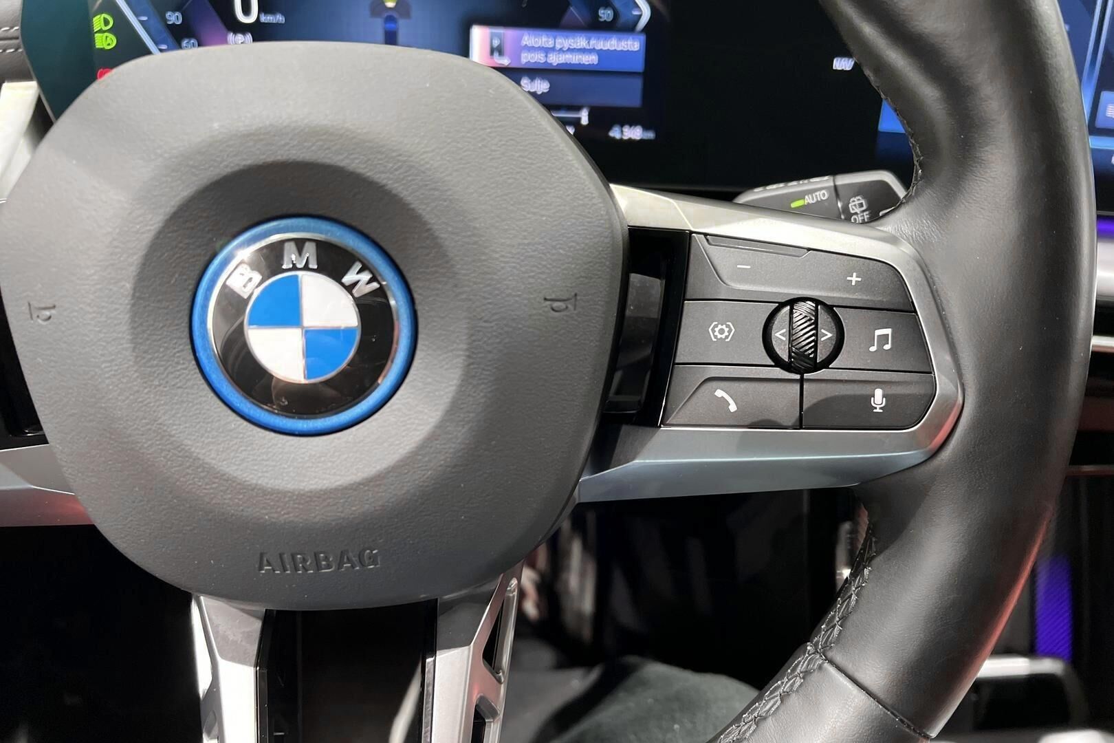 BMW IX1 iso kuva 24