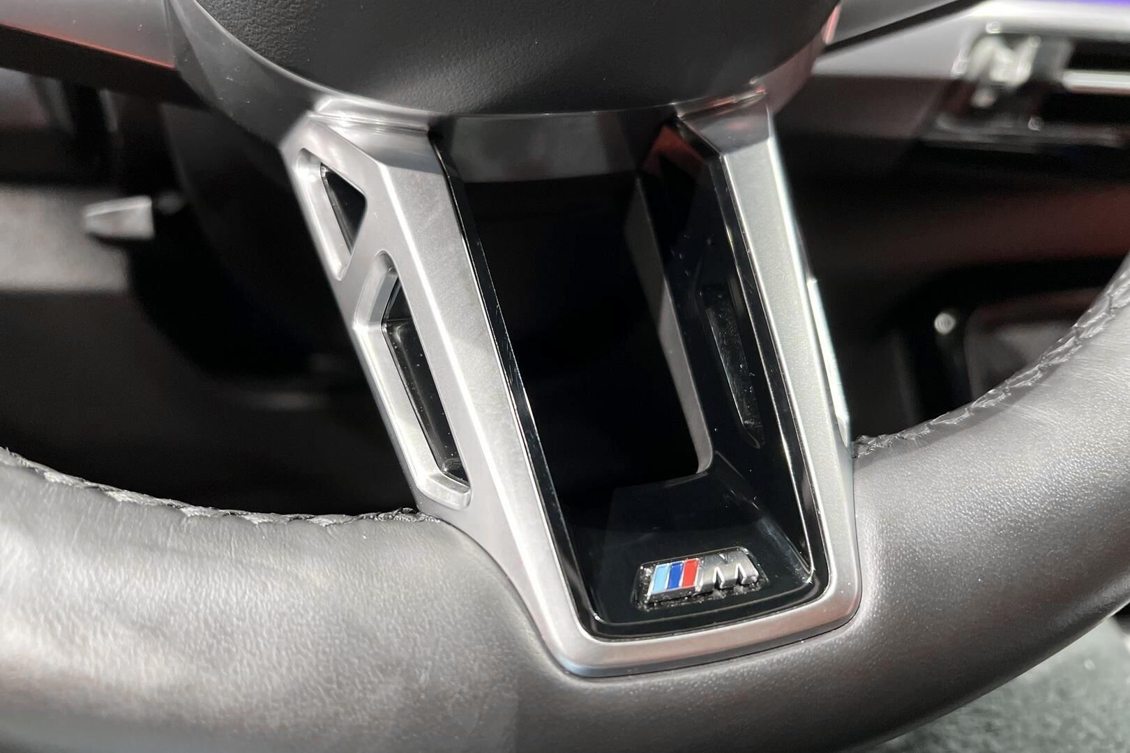 BMW IX1 iso kuva 26