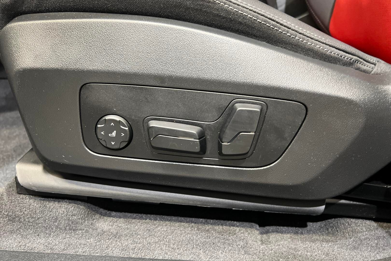 BMW IX1 iso kuva 32