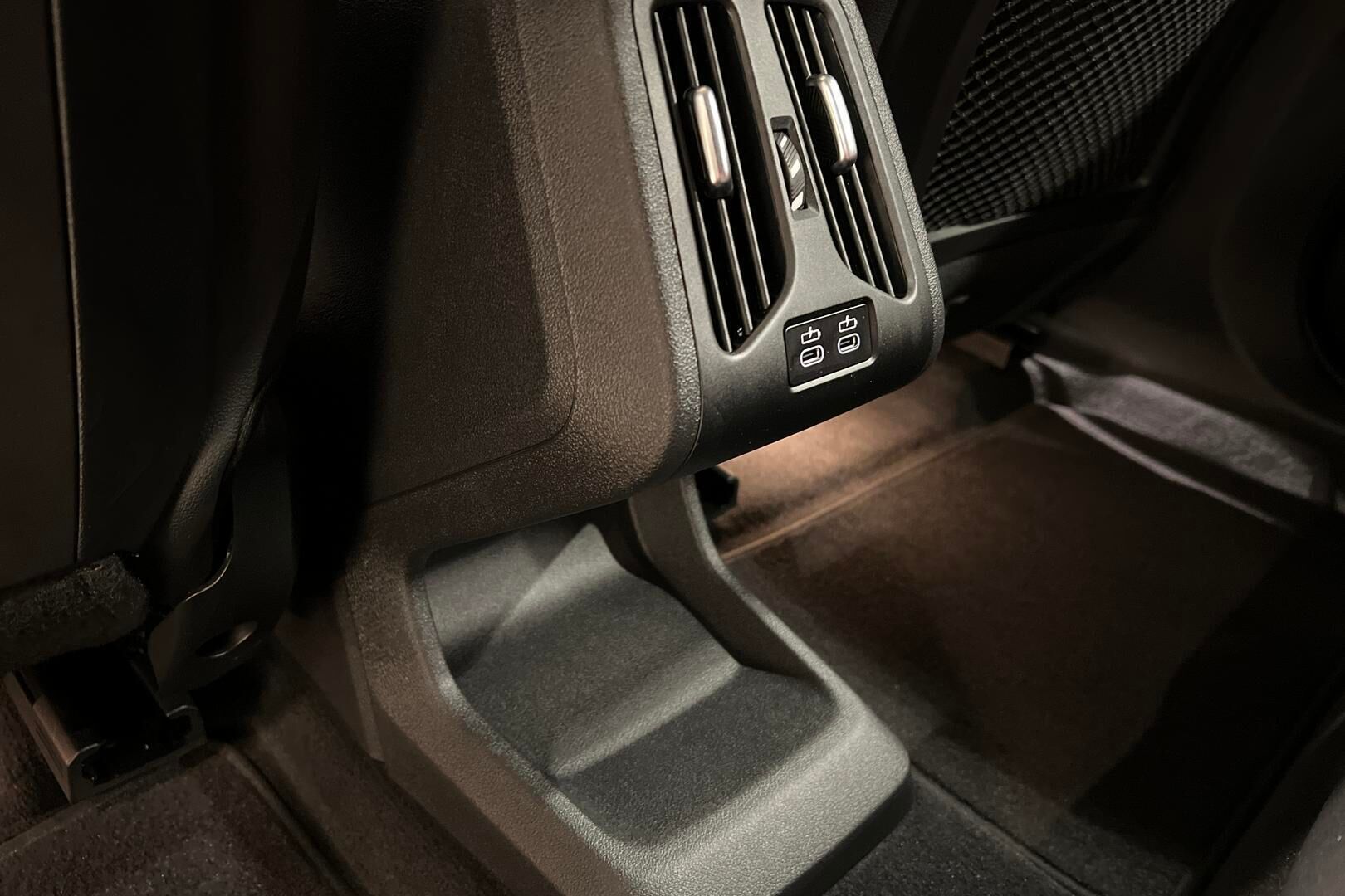 BMW IX1 iso kuva 33
