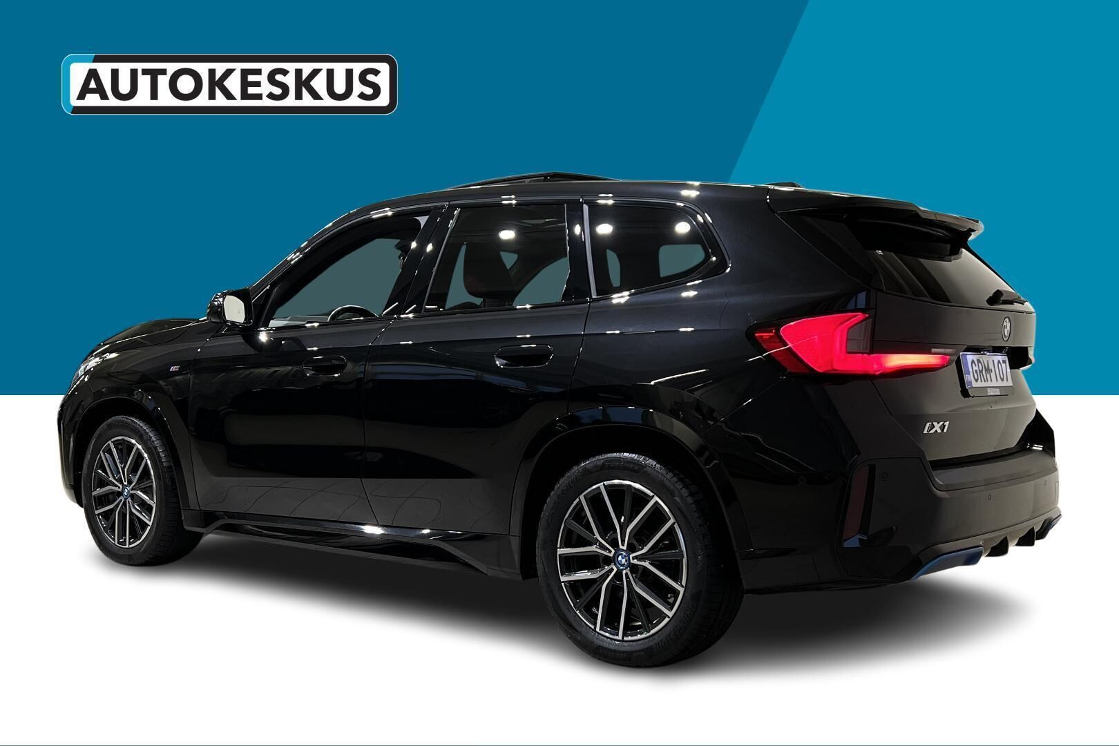 BMW IX1 iso kuva 7