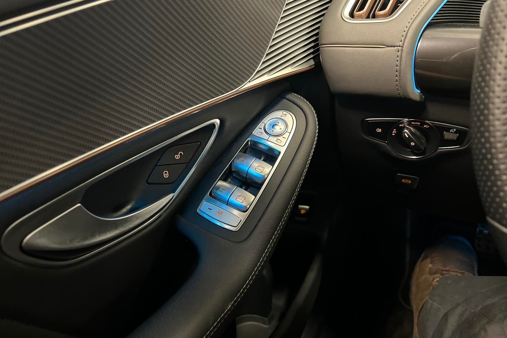 MERCEDES-BENZ EQC iso kuva 20