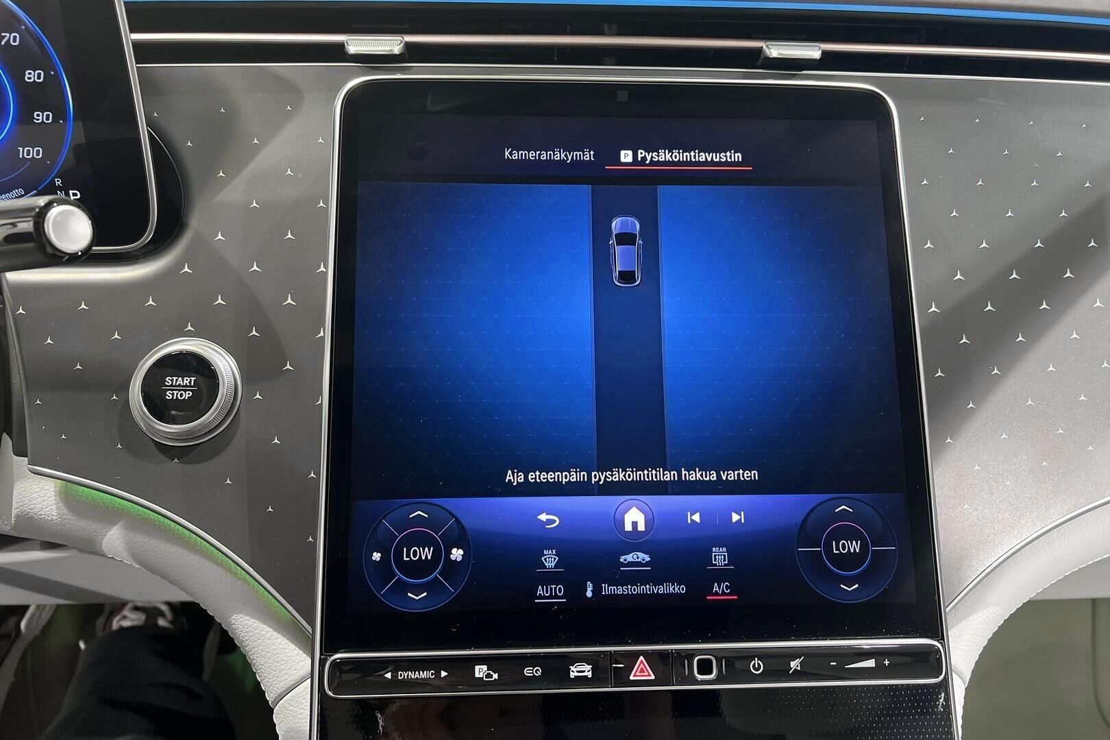 MERCEDES-BENZ EQE iso kuva 23