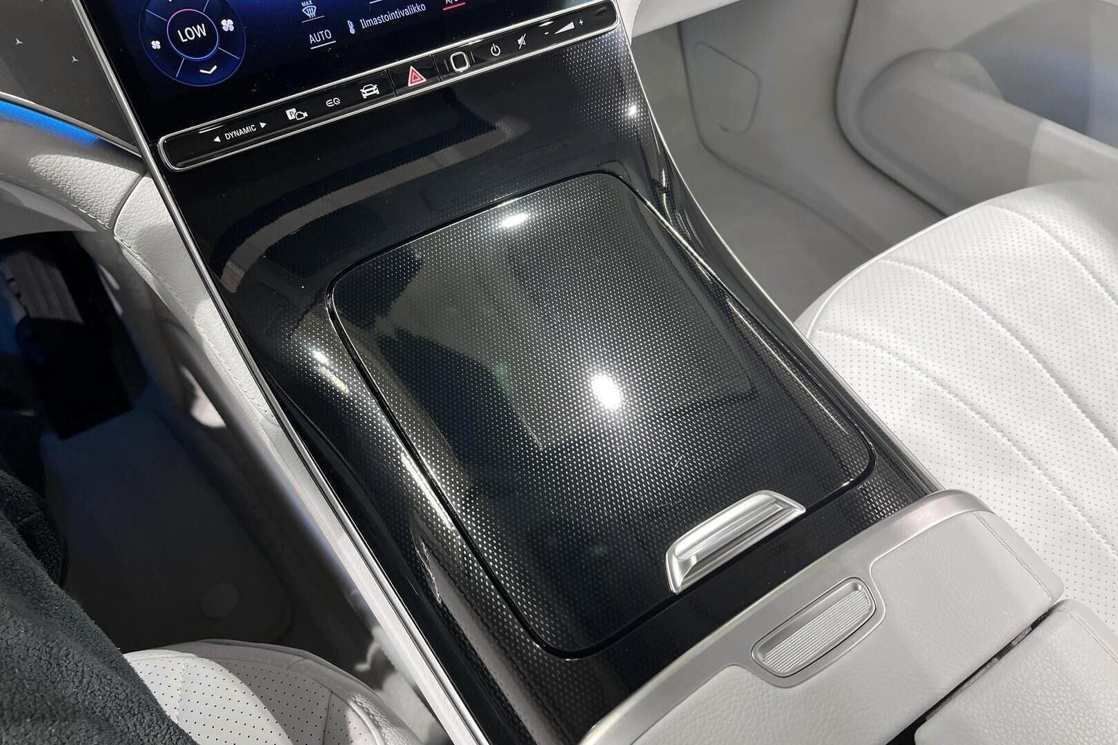 MERCEDES-BENZ EQE iso kuva 25