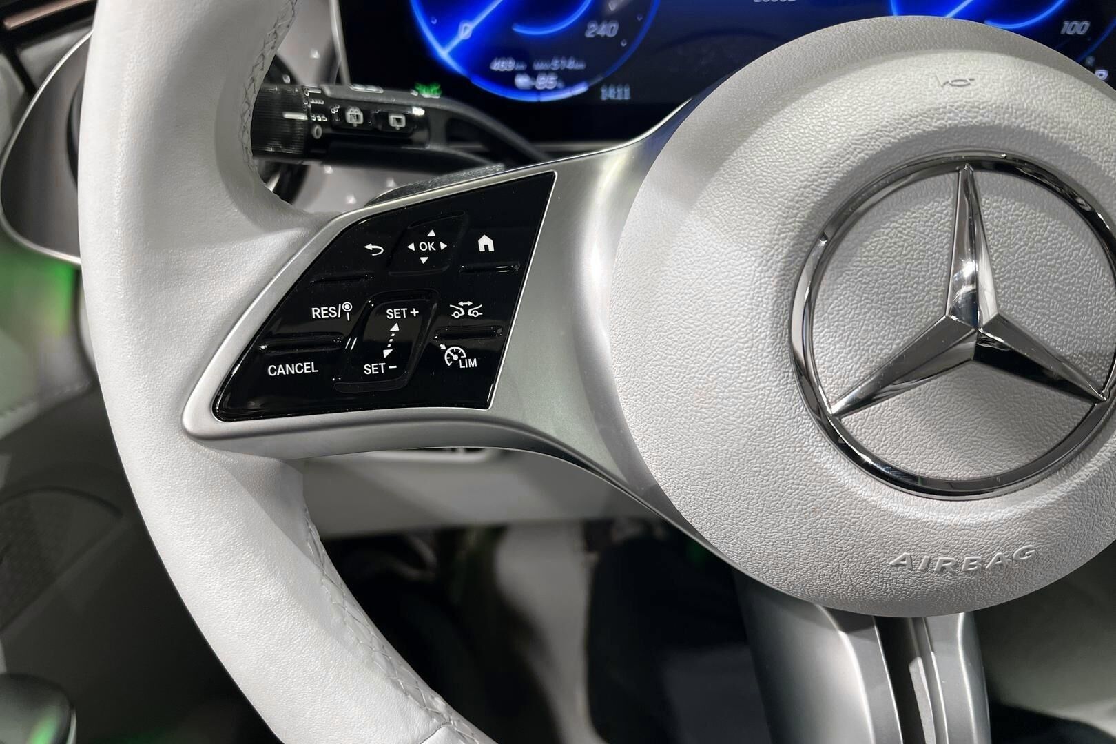 MERCEDES-BENZ EQE iso kuva 28