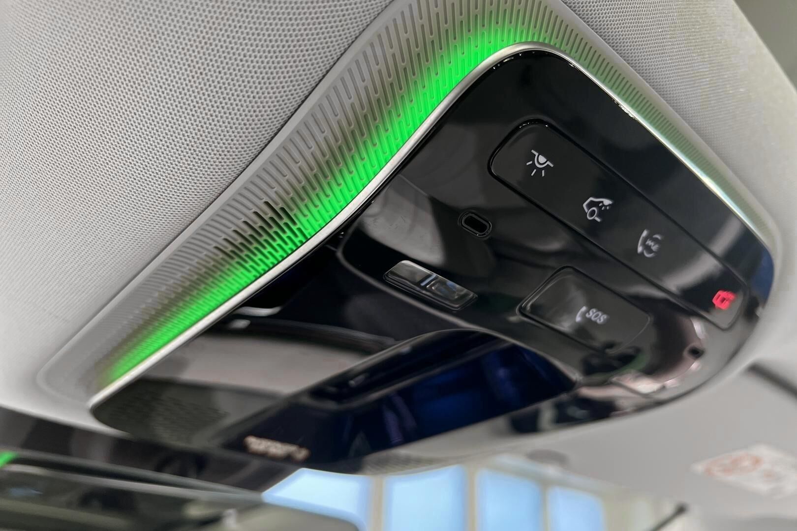 MERCEDES-BENZ EQE iso kuva 32