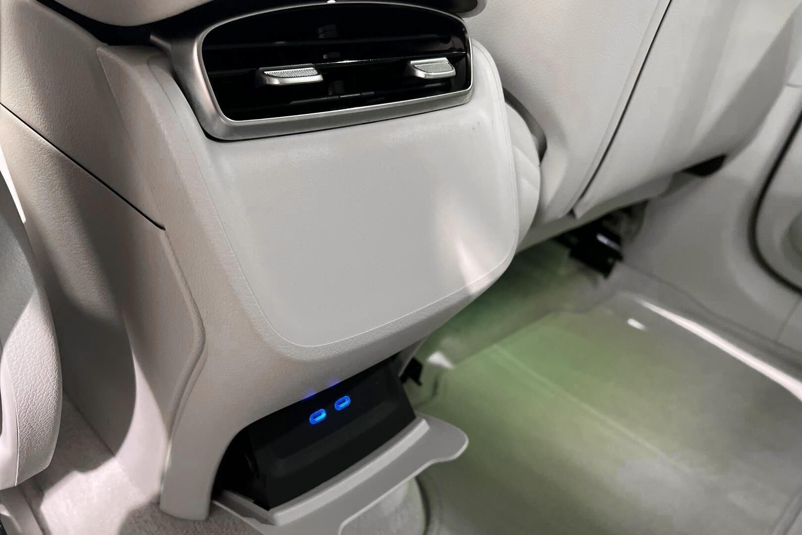 MERCEDES-BENZ EQE iso kuva 35