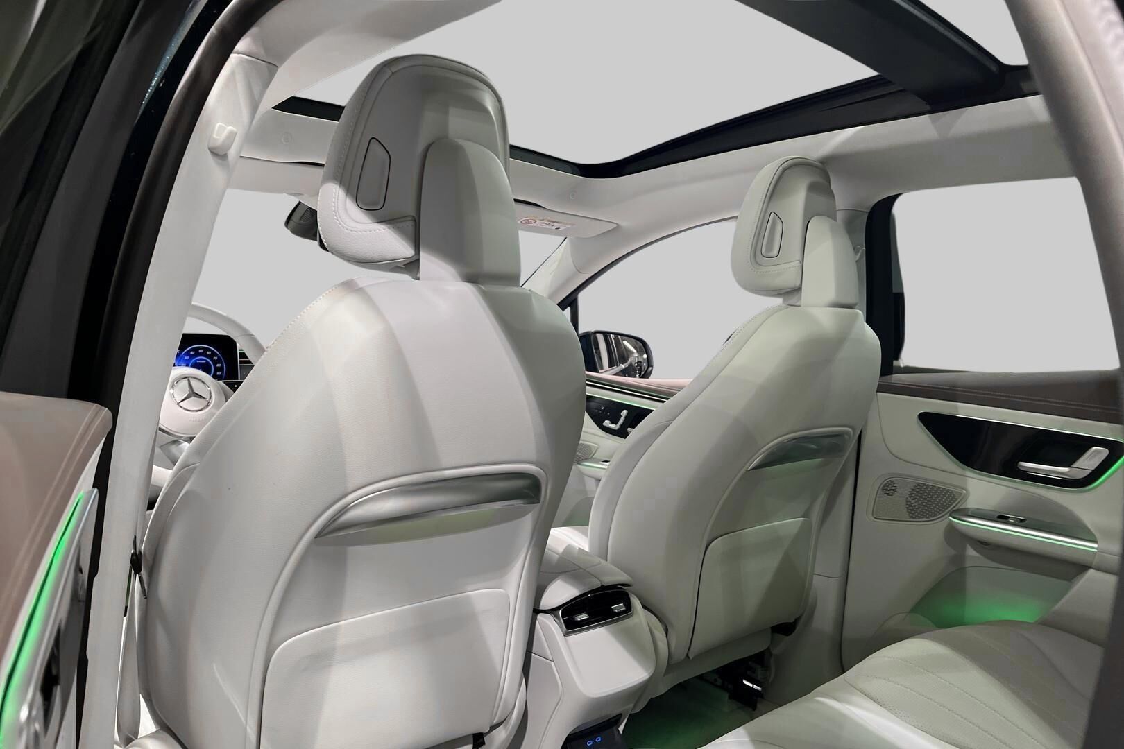 MERCEDES-BENZ EQE iso kuva 37