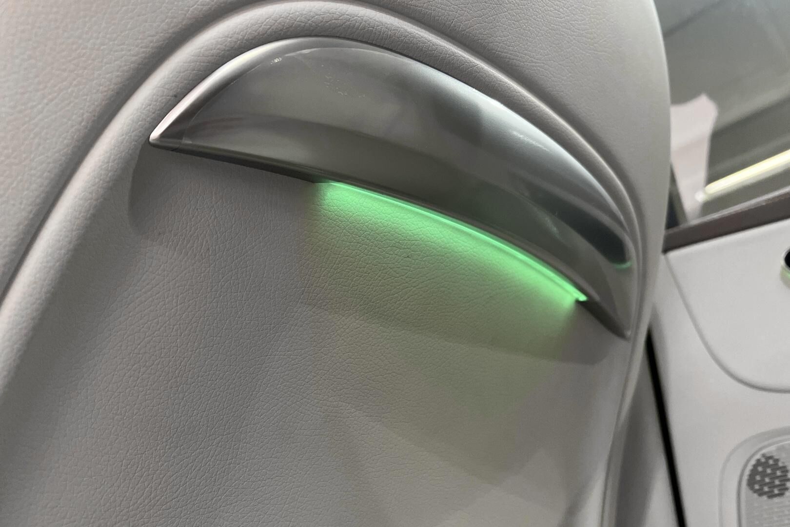 MERCEDES-BENZ EQE iso kuva 39