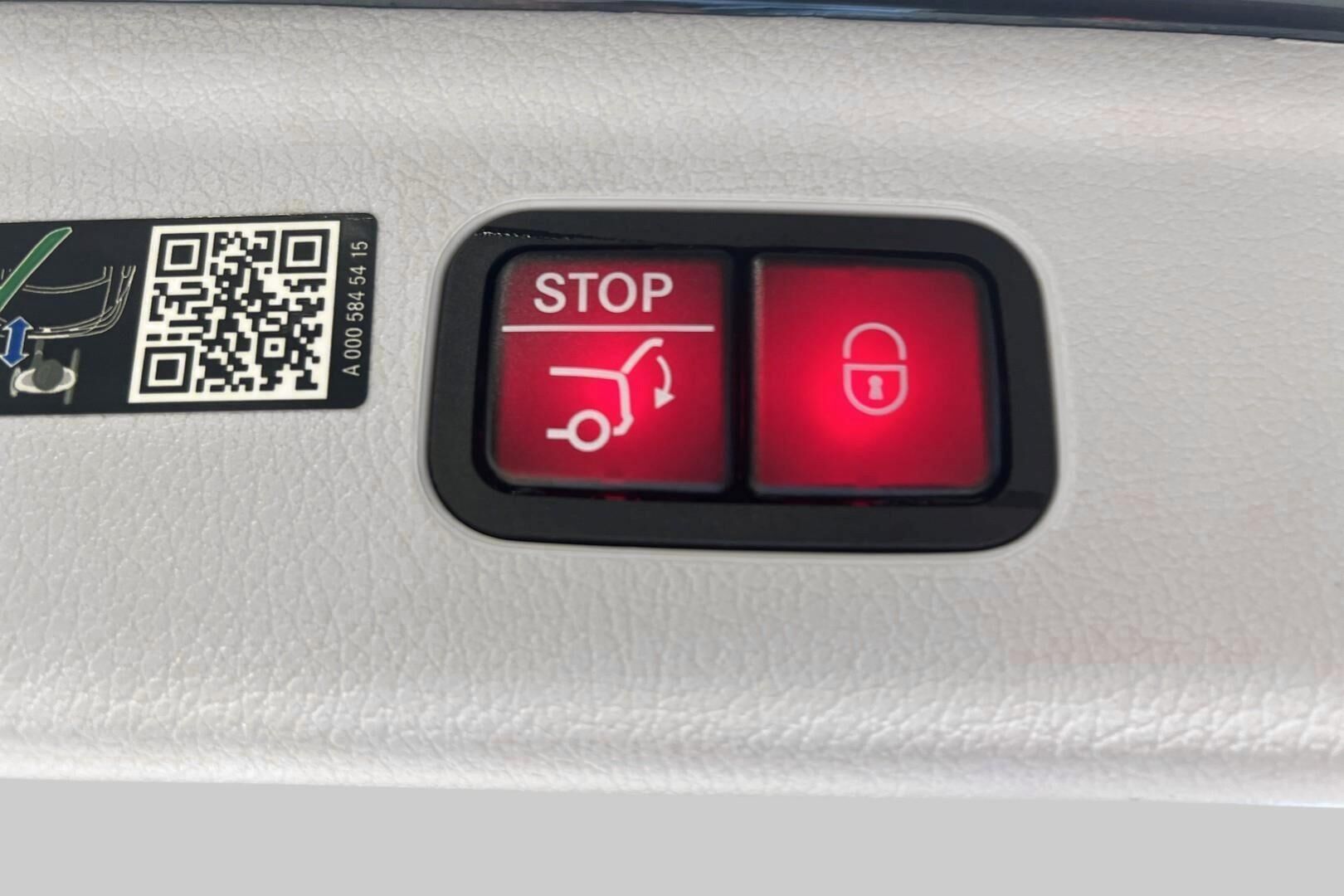 MERCEDES-BENZ EQE iso kuva 40