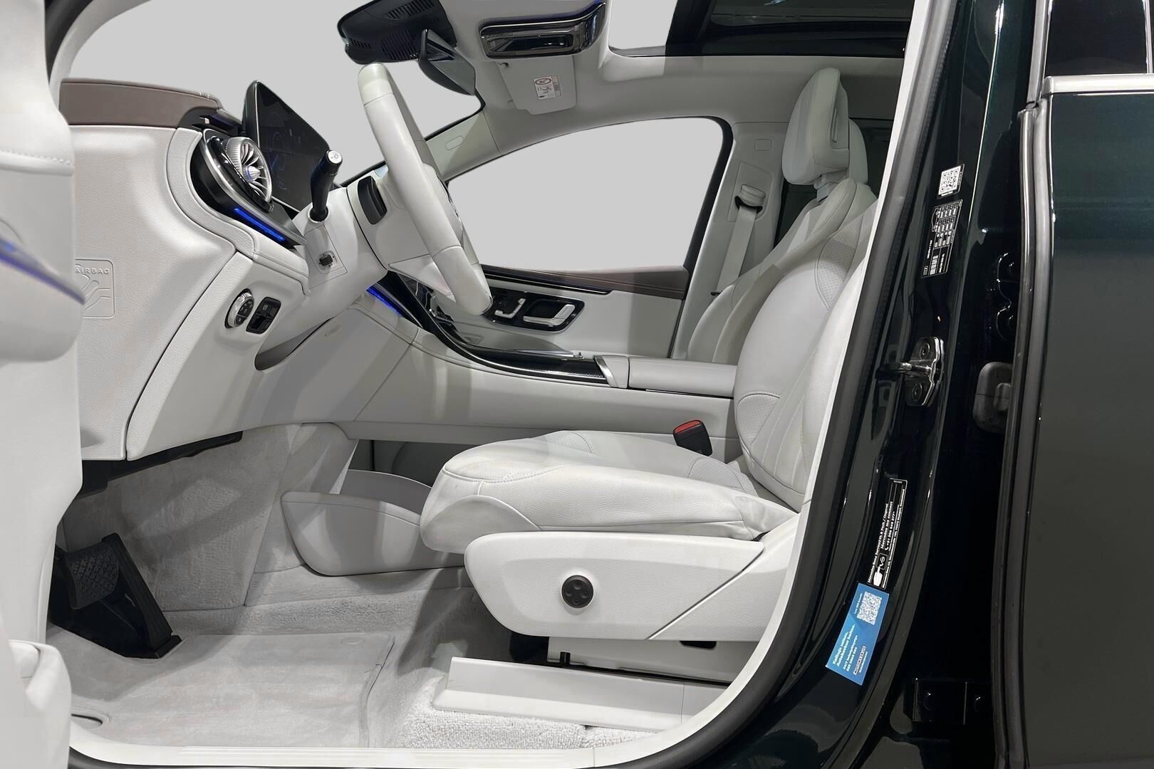 MERCEDES-BENZ EQE iso kuva 9