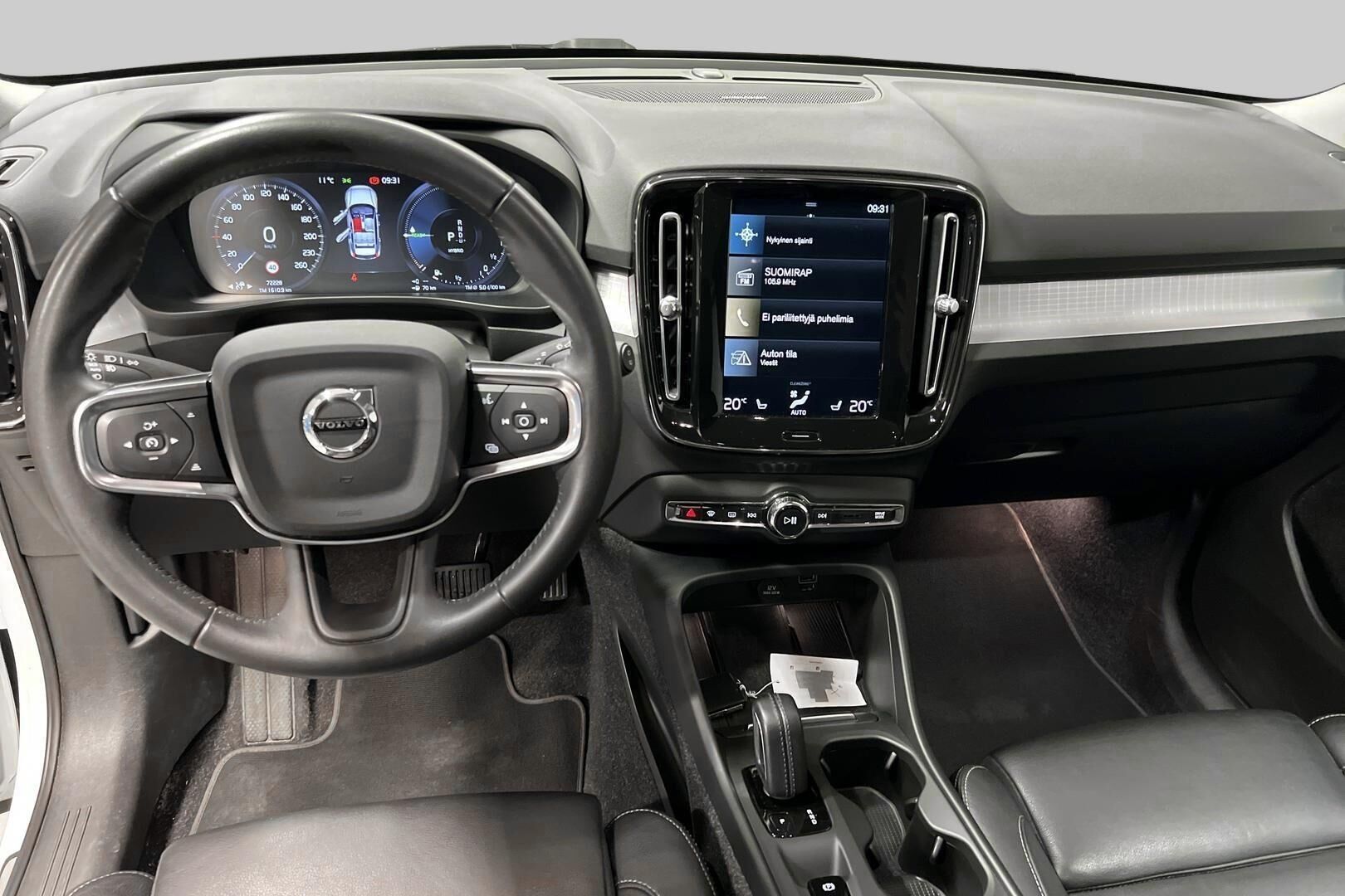 VOLVO XC40 iso kuva 11