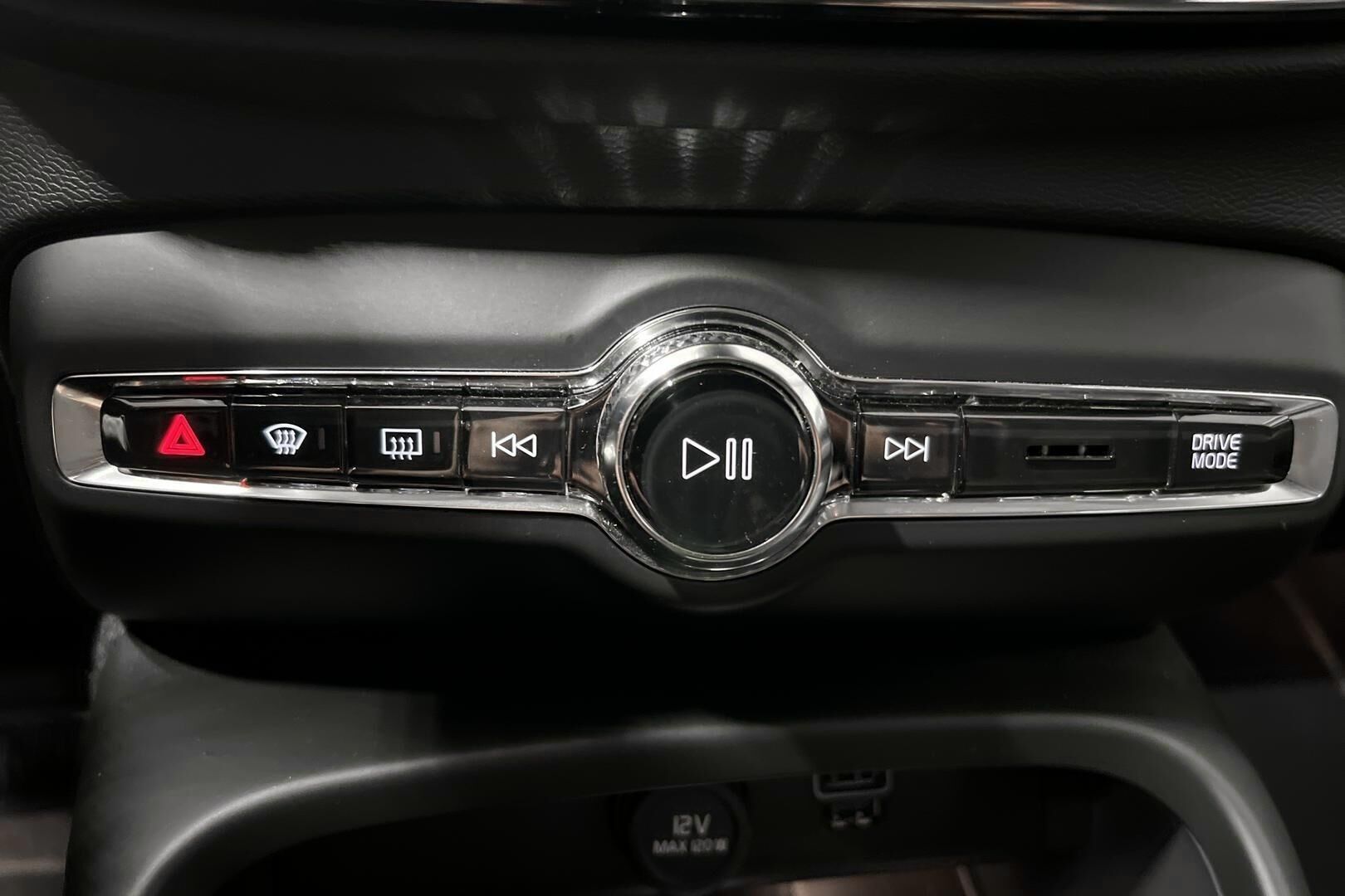 VOLVO XC40 iso kuva 16