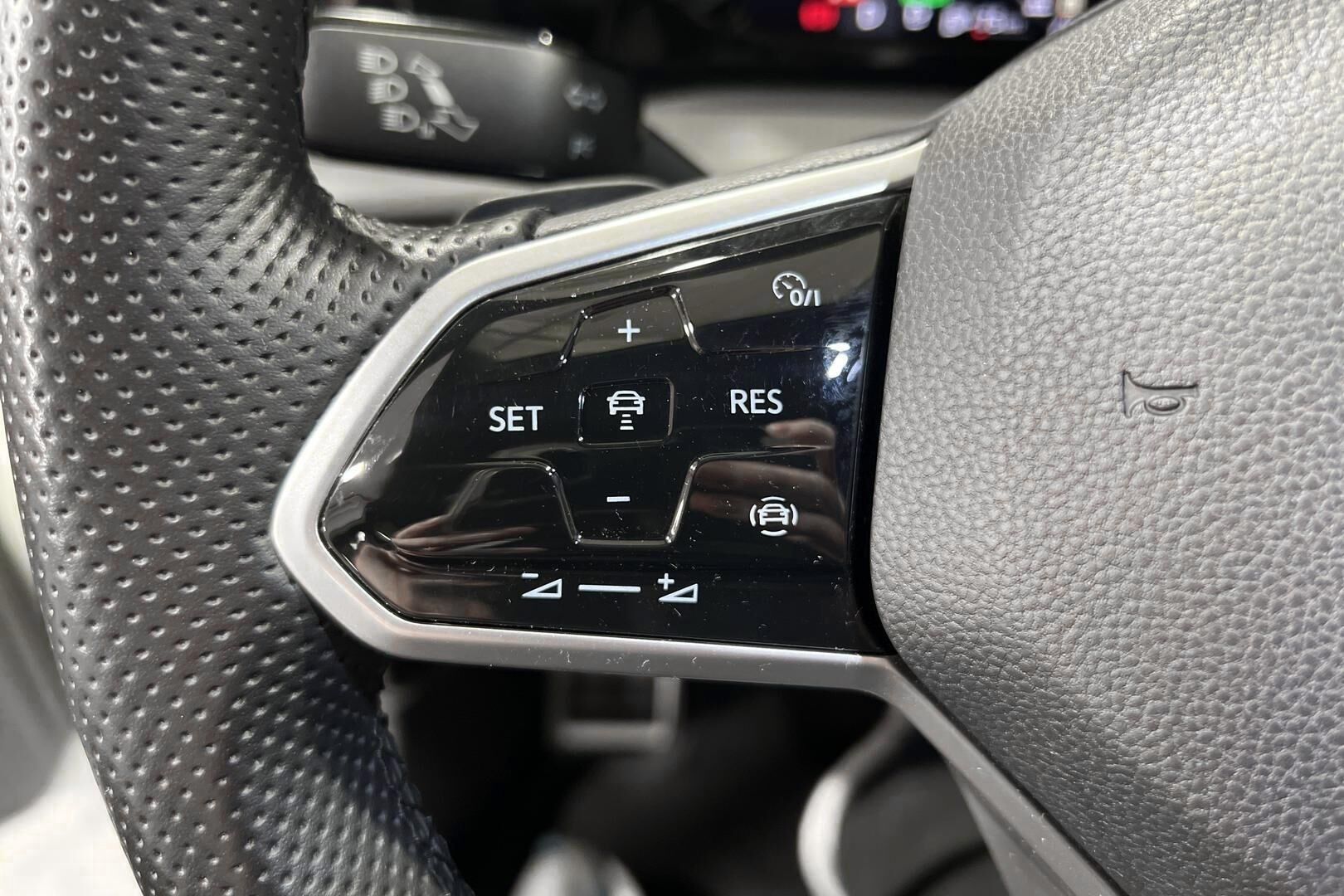 VOLKSWAGEN GOLF iso kuva 14