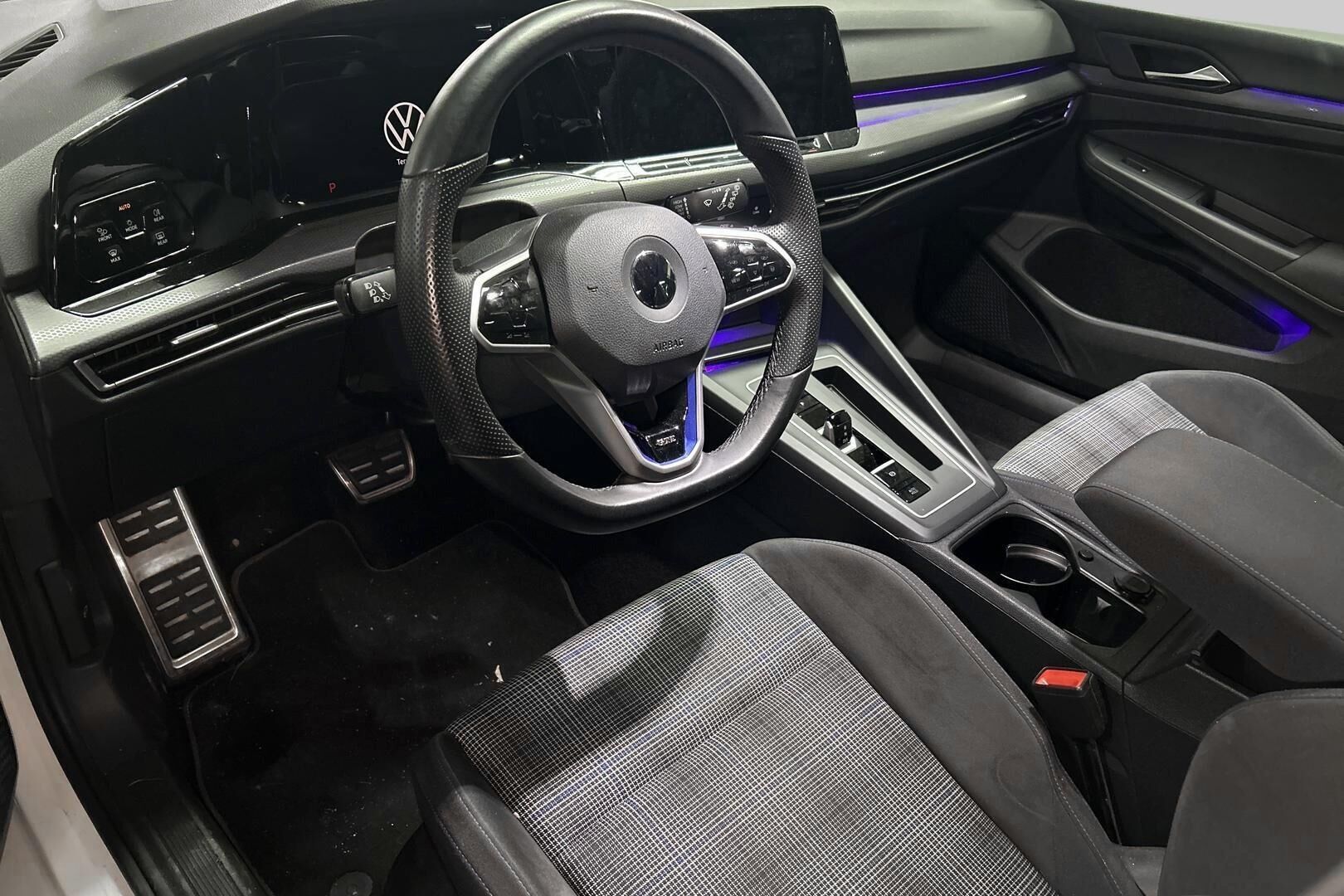 VOLKSWAGEN GOLF iso kuva 2