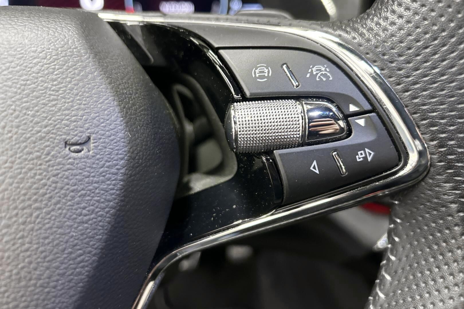 SKODA OCTAVIA iso kuva 18