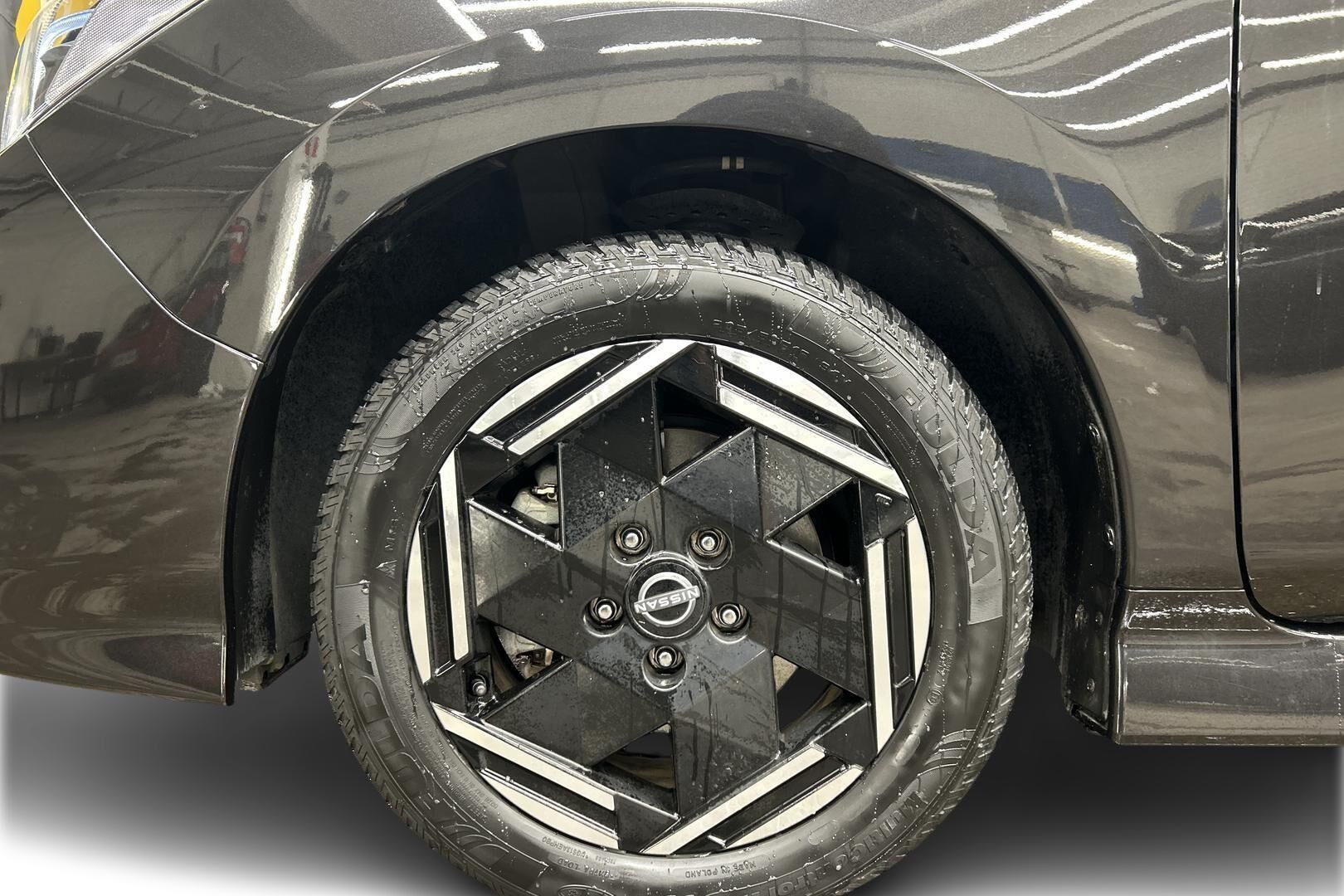 NISSAN LEAF iso kuva 12