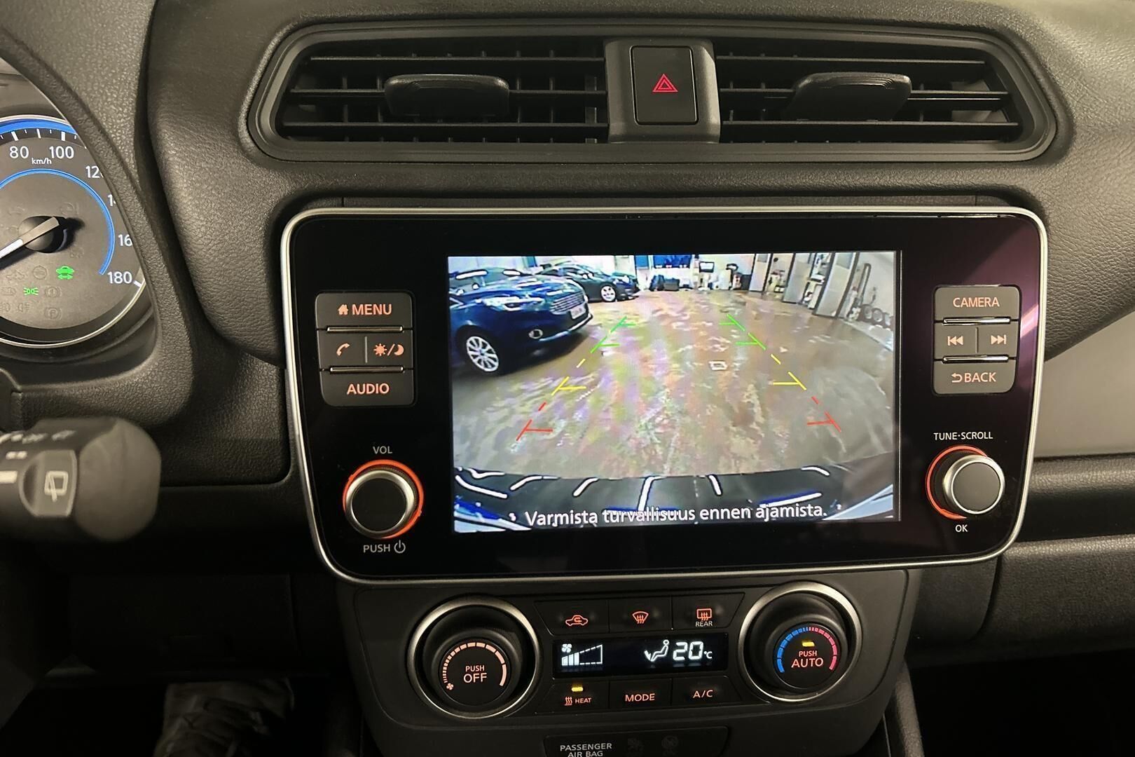 NISSAN LEAF iso kuva 19