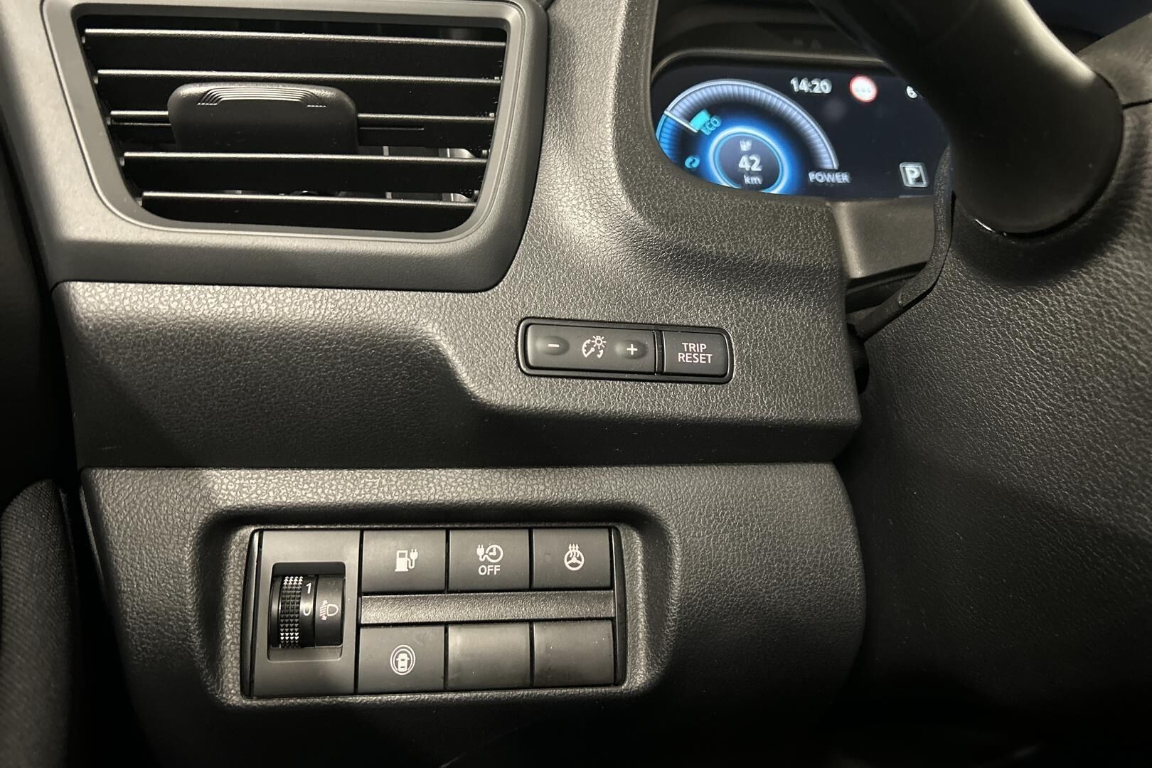 NISSAN LEAF iso kuva 24