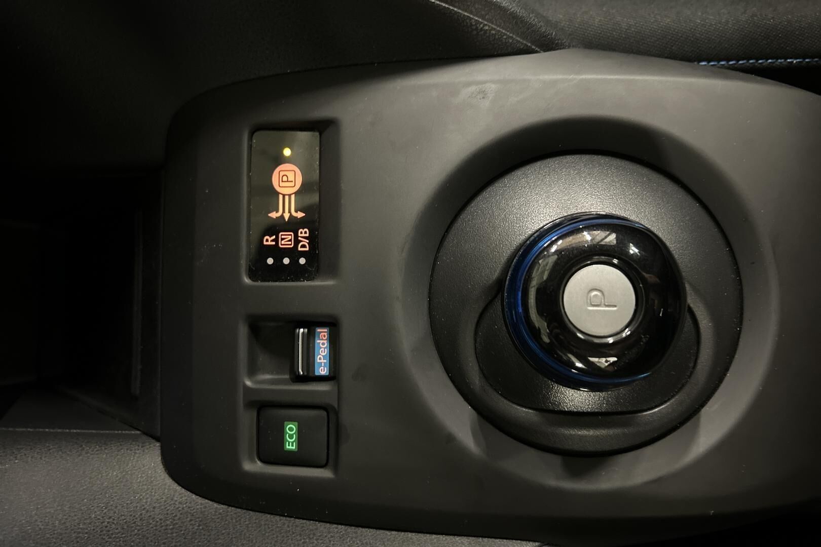 NISSAN LEAF iso kuva 21