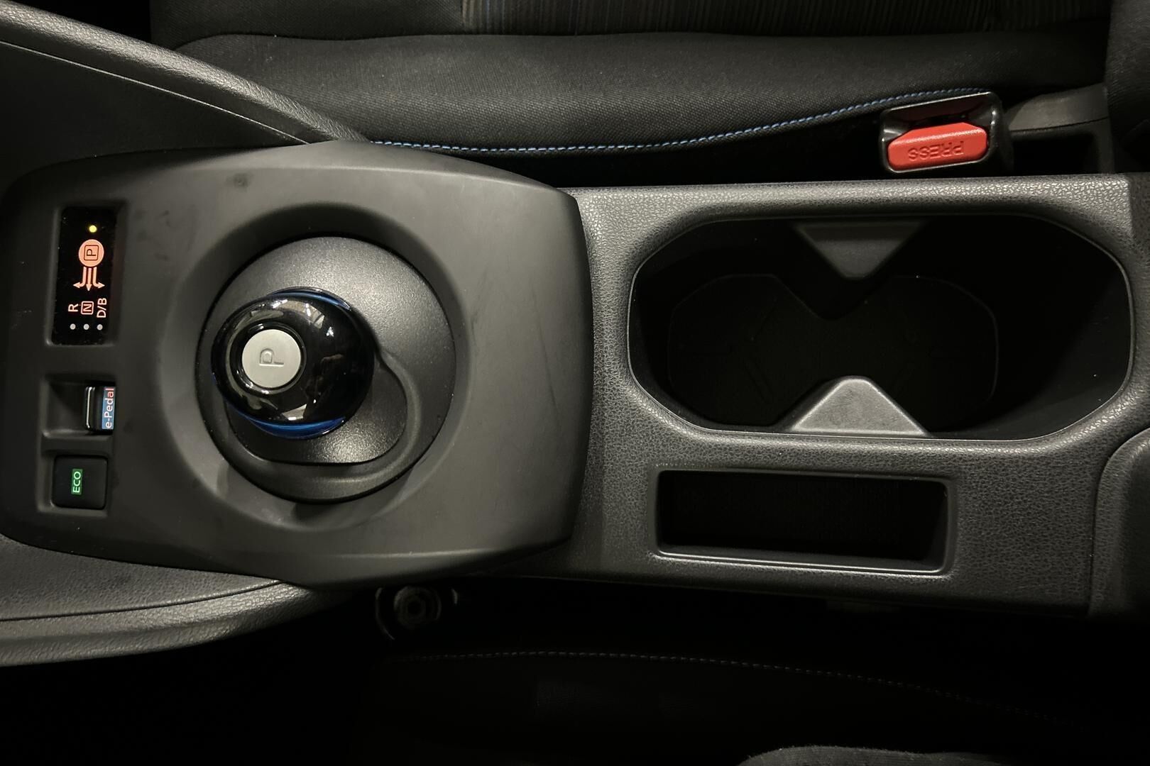 NISSAN LEAF iso kuva 22