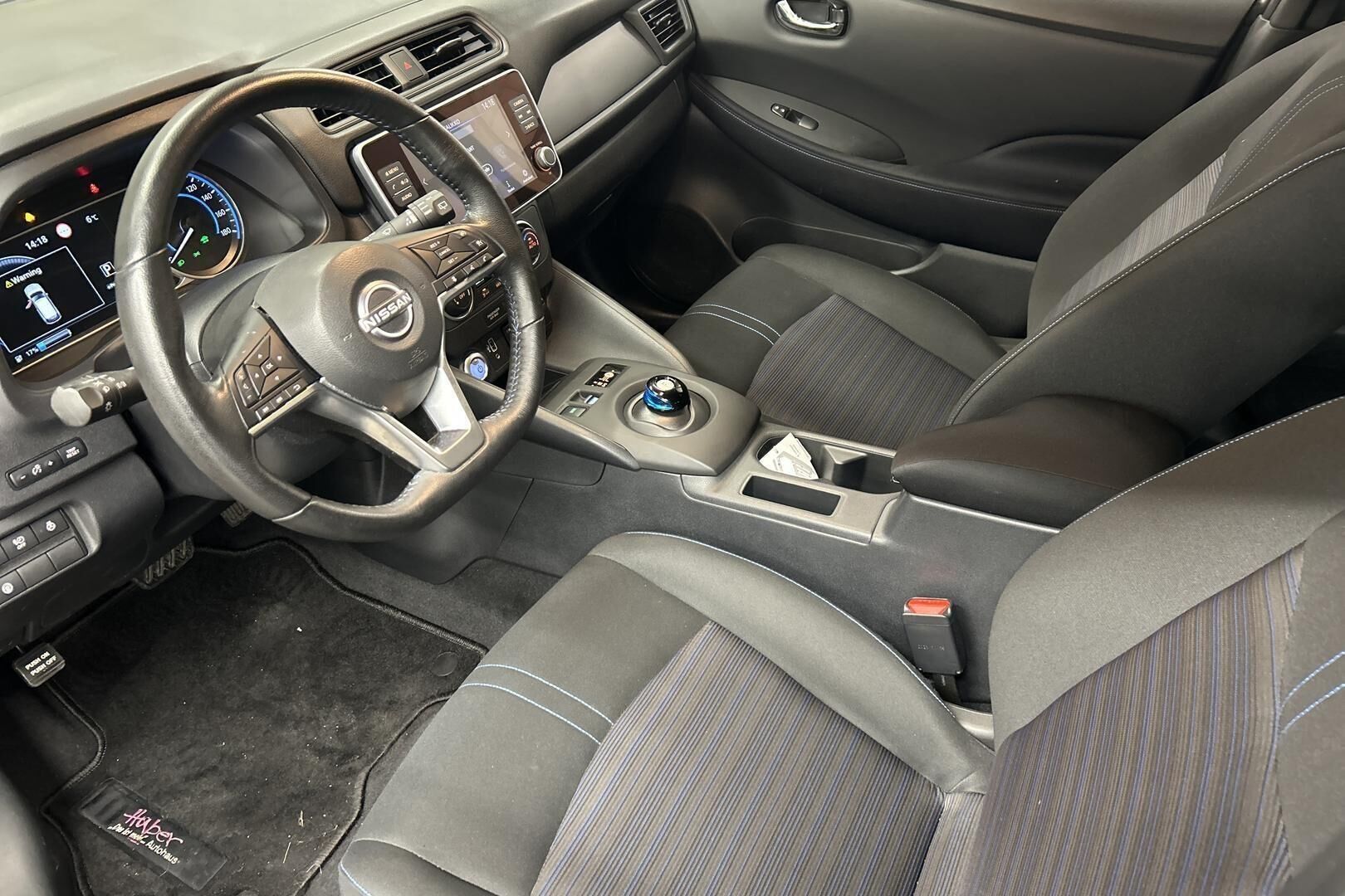 NISSAN LEAF iso kuva 9