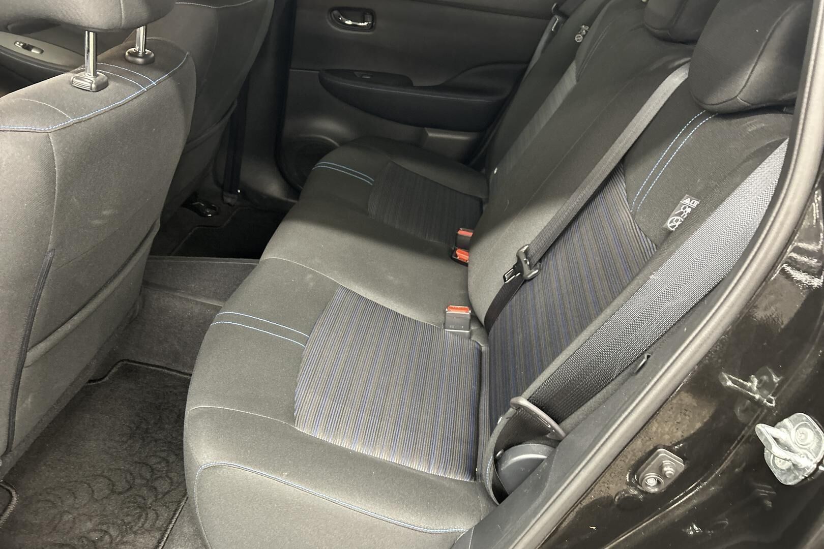 NISSAN LEAF iso kuva 9