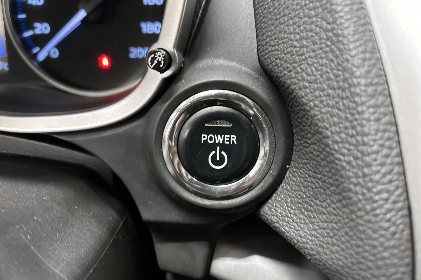 MITSUBISHI ECLIPSE CROSS iso kuva 21