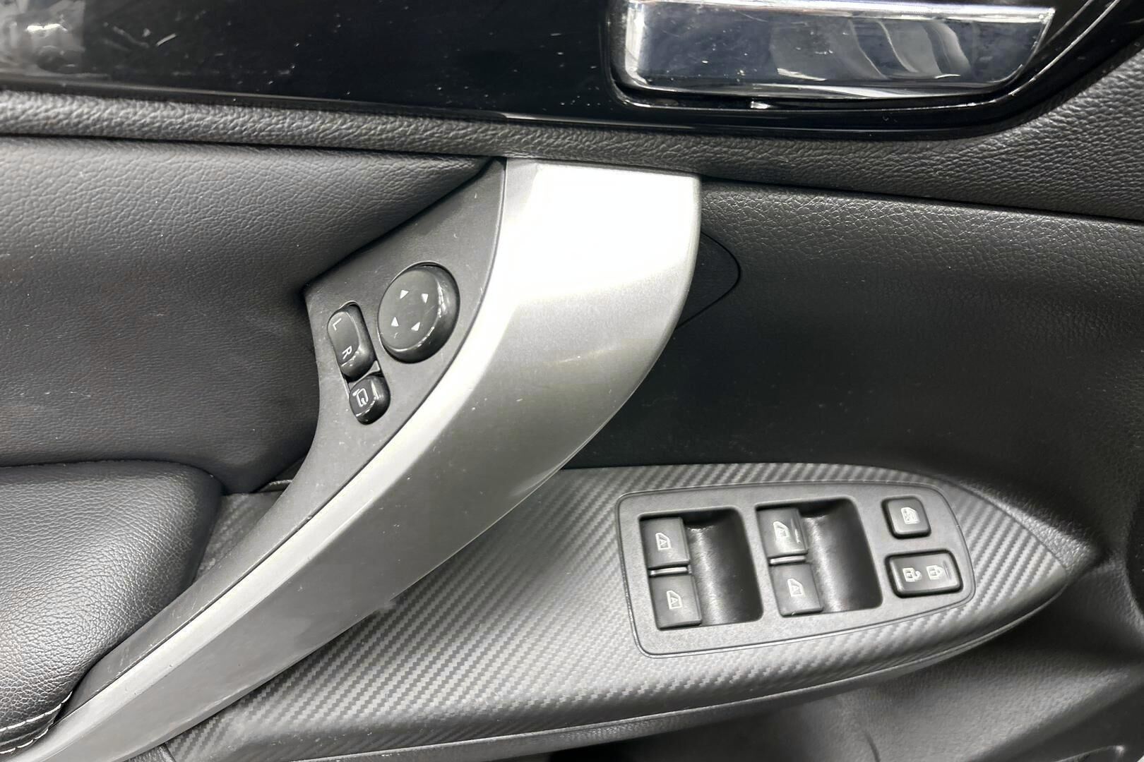 MITSUBISHI ECLIPSE CROSS iso kuva 25