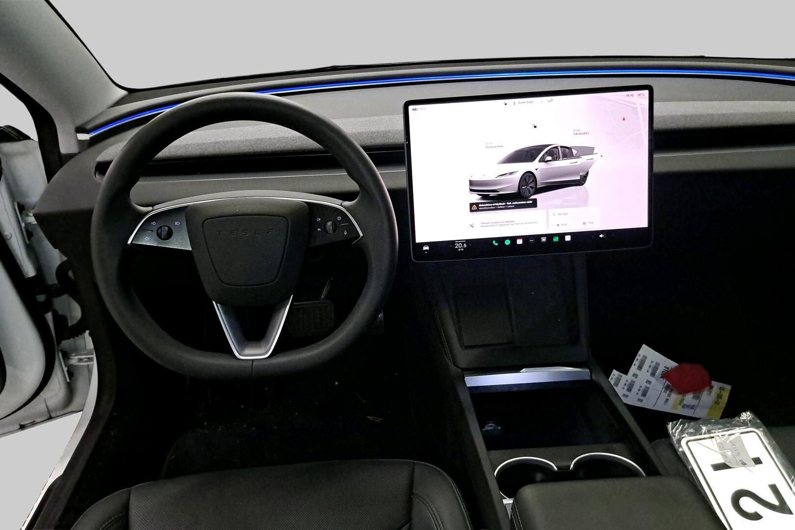 TESLA MODEL 3 iso kuva 1