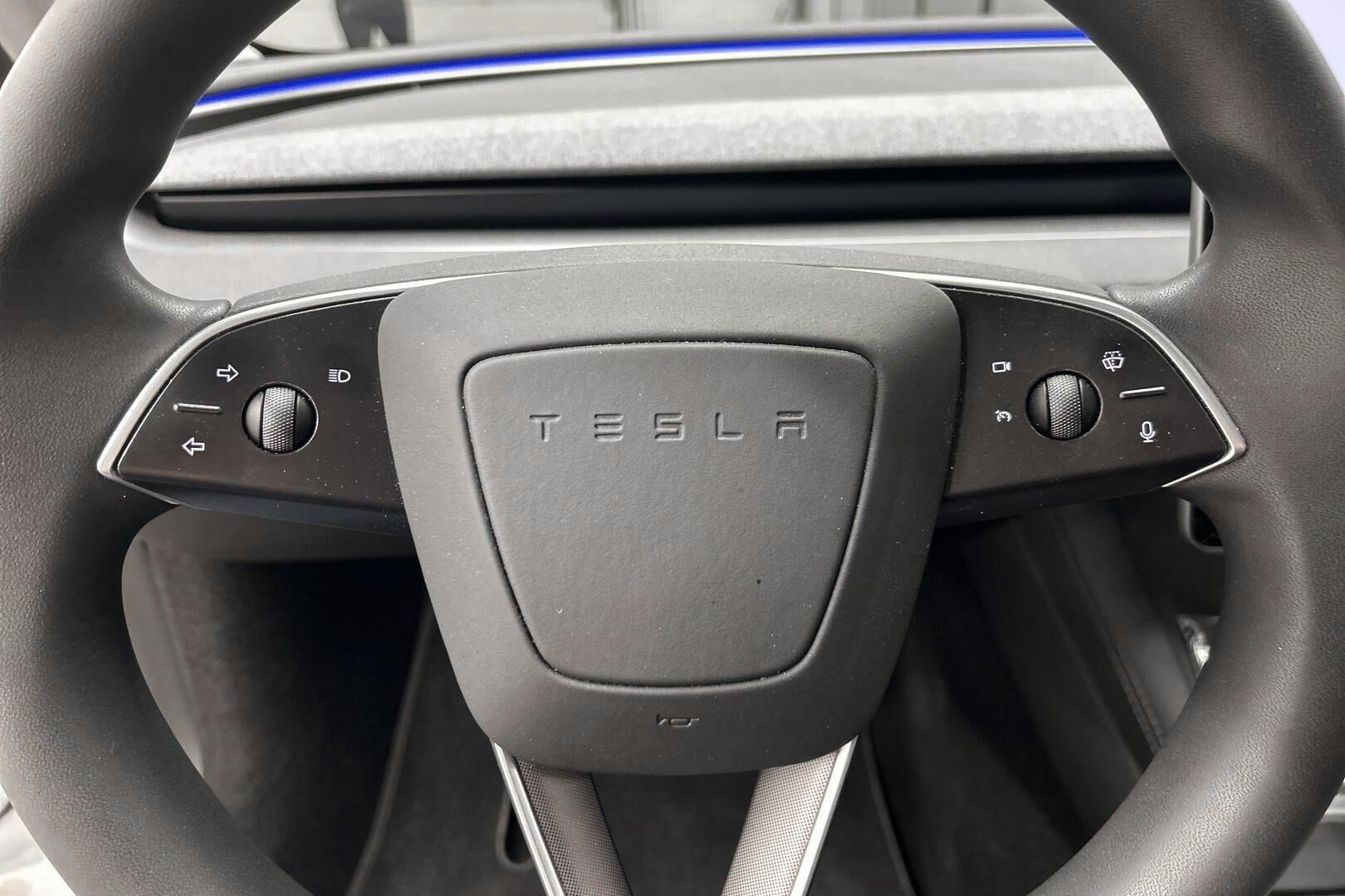 TESLA MODEL 3 iso kuva 12