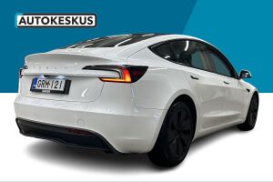 TESLA MODEL 3 esikatselu 3