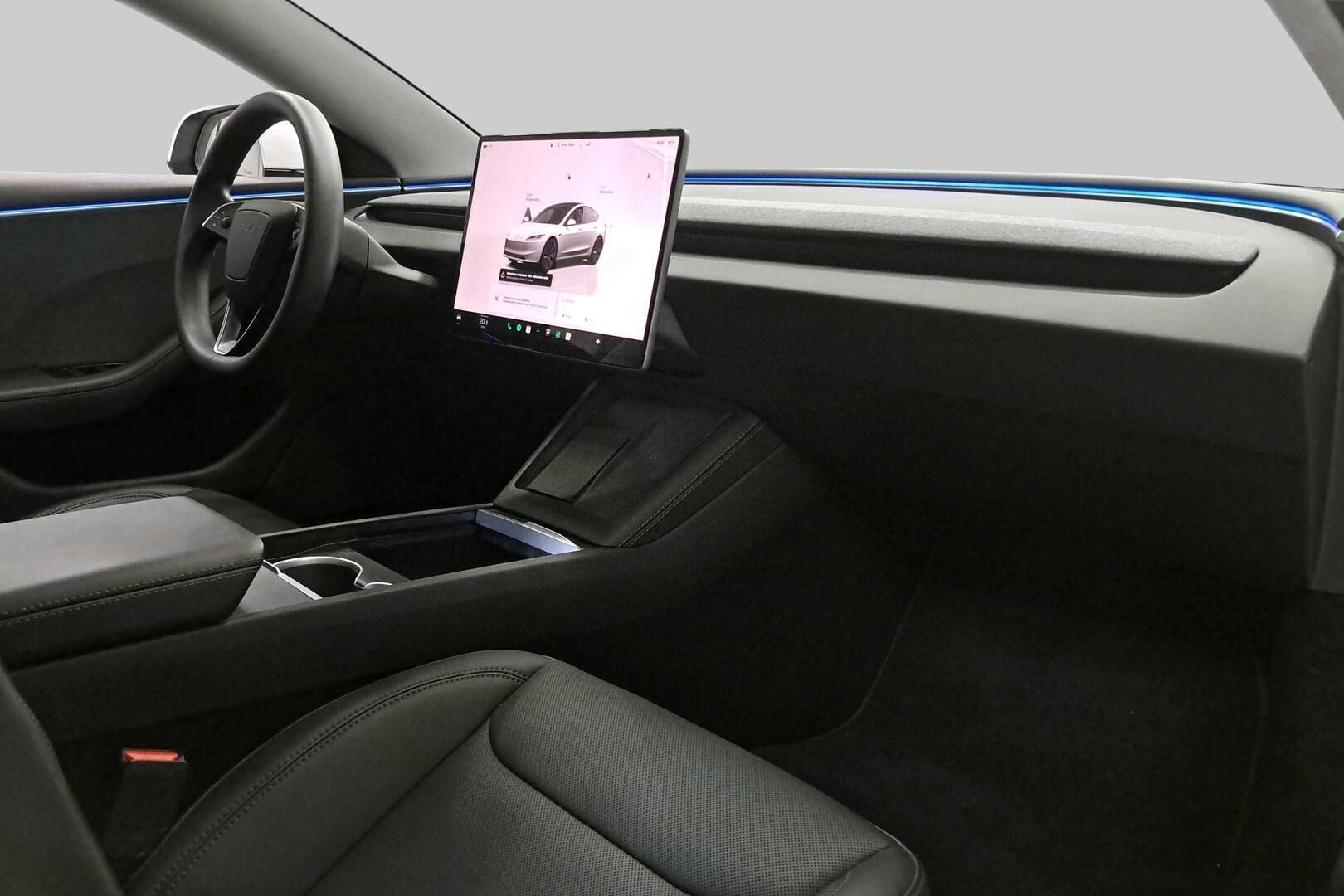 TESLA MODEL 3 iso kuva 5