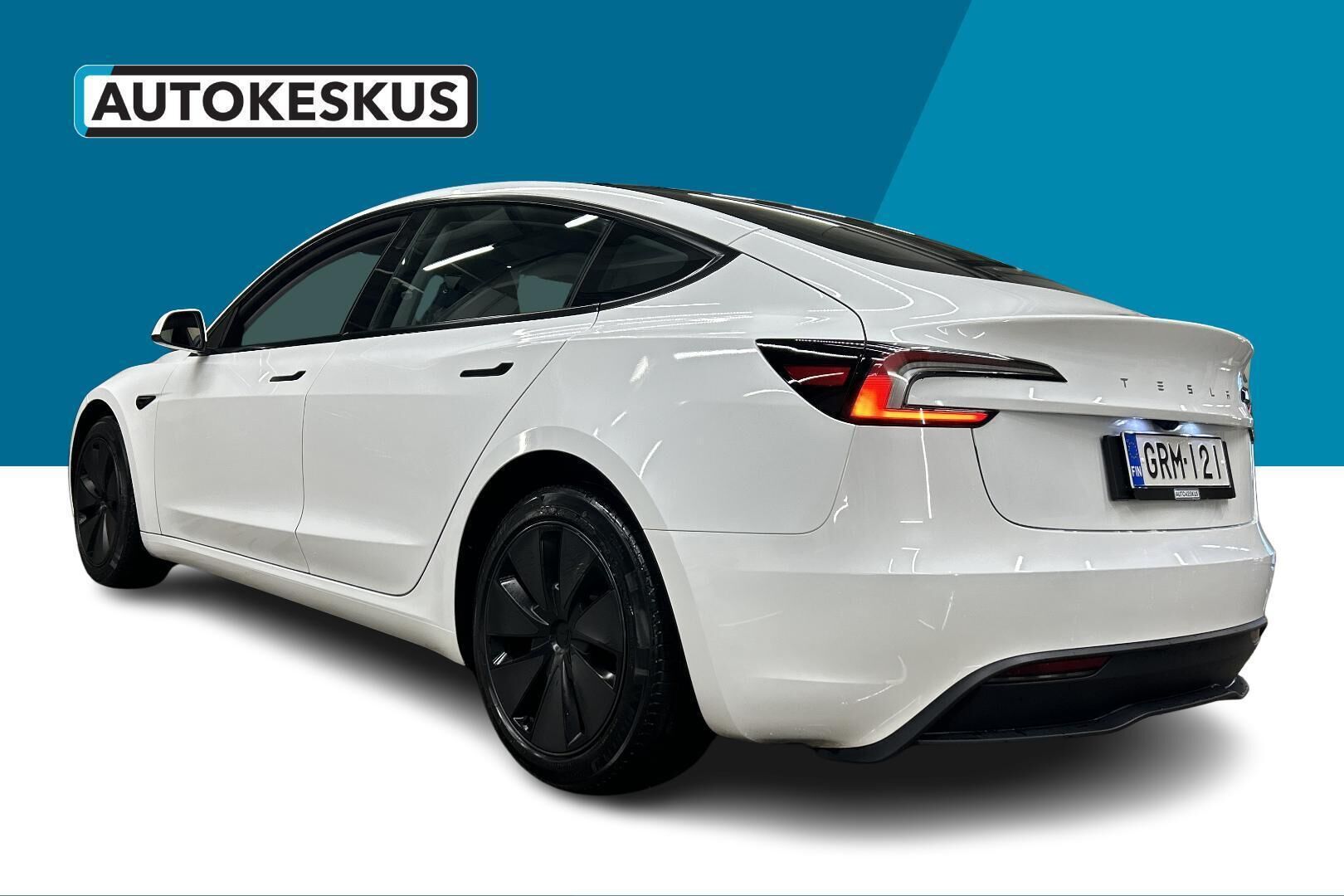 TESLA MODEL 3 iso kuva 18