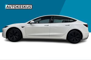 TESLA MODEL 3 esikatselu 19