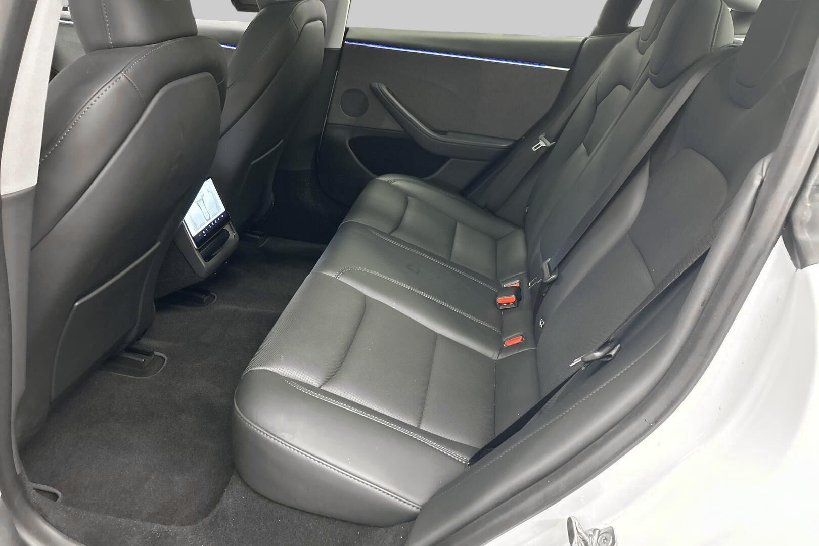 TESLA MODEL 3 iso kuva 6