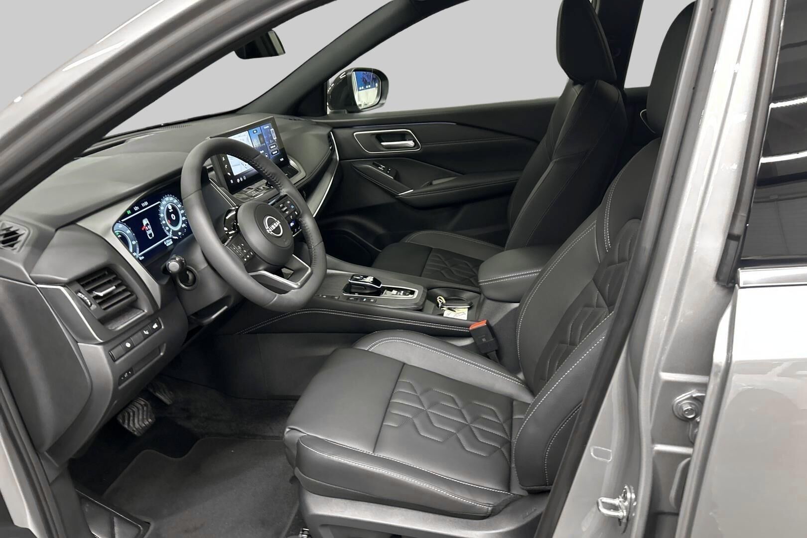 Nissan Qashqai iso kuva 8