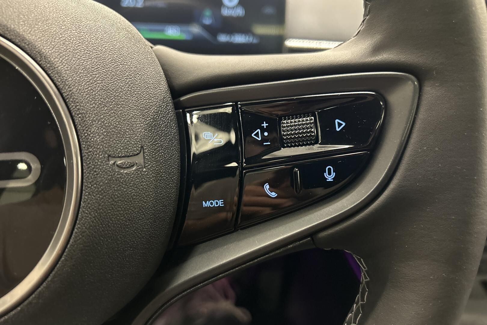 BYD Seal iso kuva 13