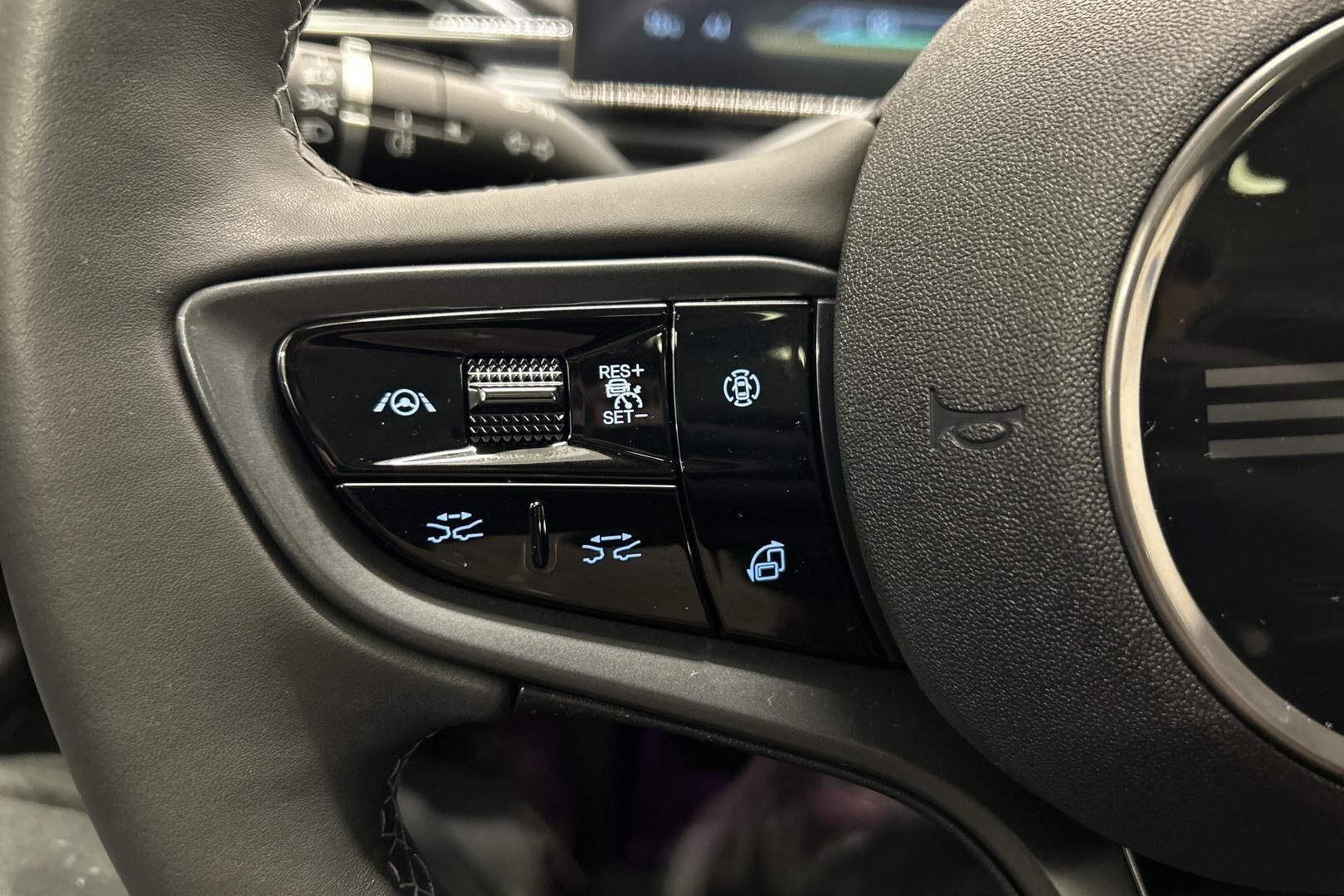 BYD Seal iso kuva 14